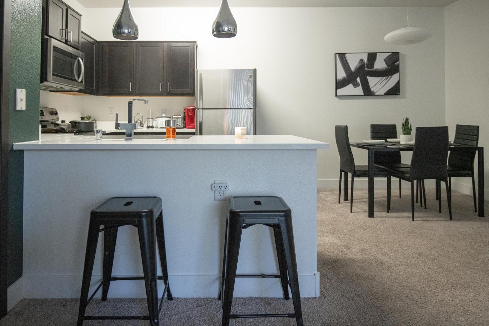 Luxury 2br/w King Apartment *