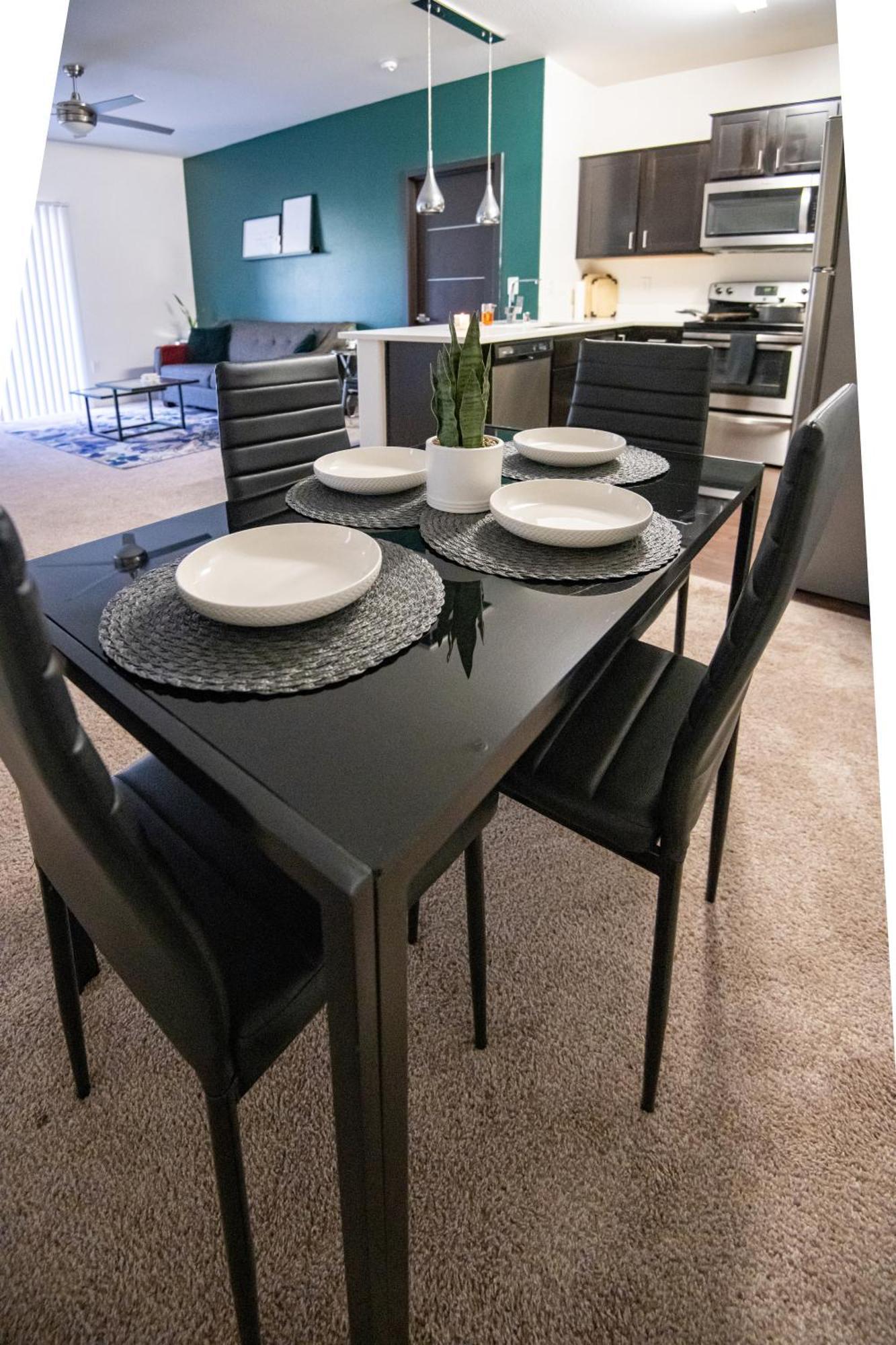 Luxury 2br/w King Apartment *