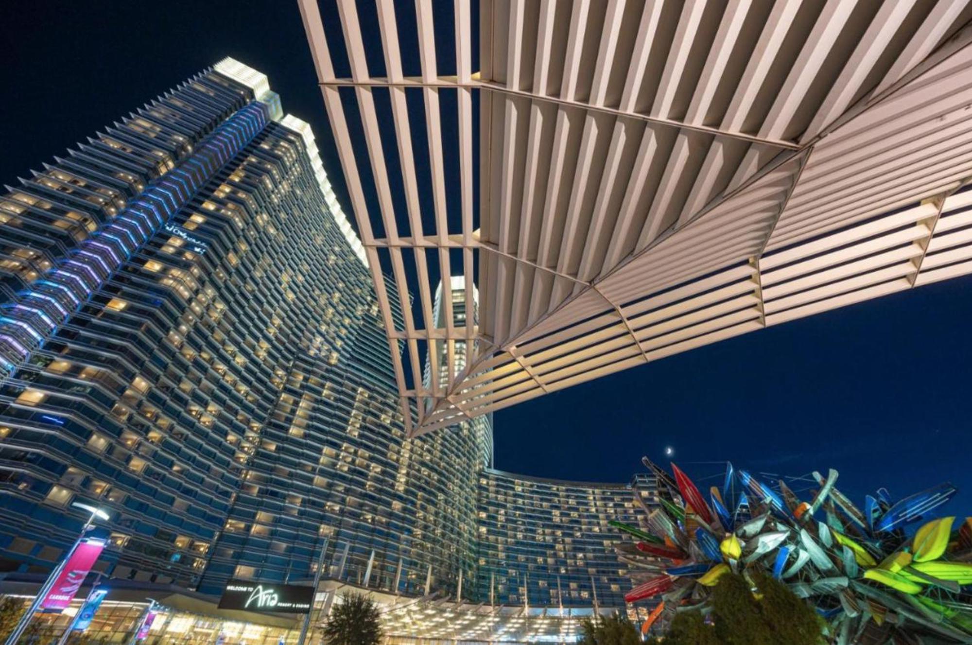 Vdara Beautiful On 22nd Flr Free Valet Parking *