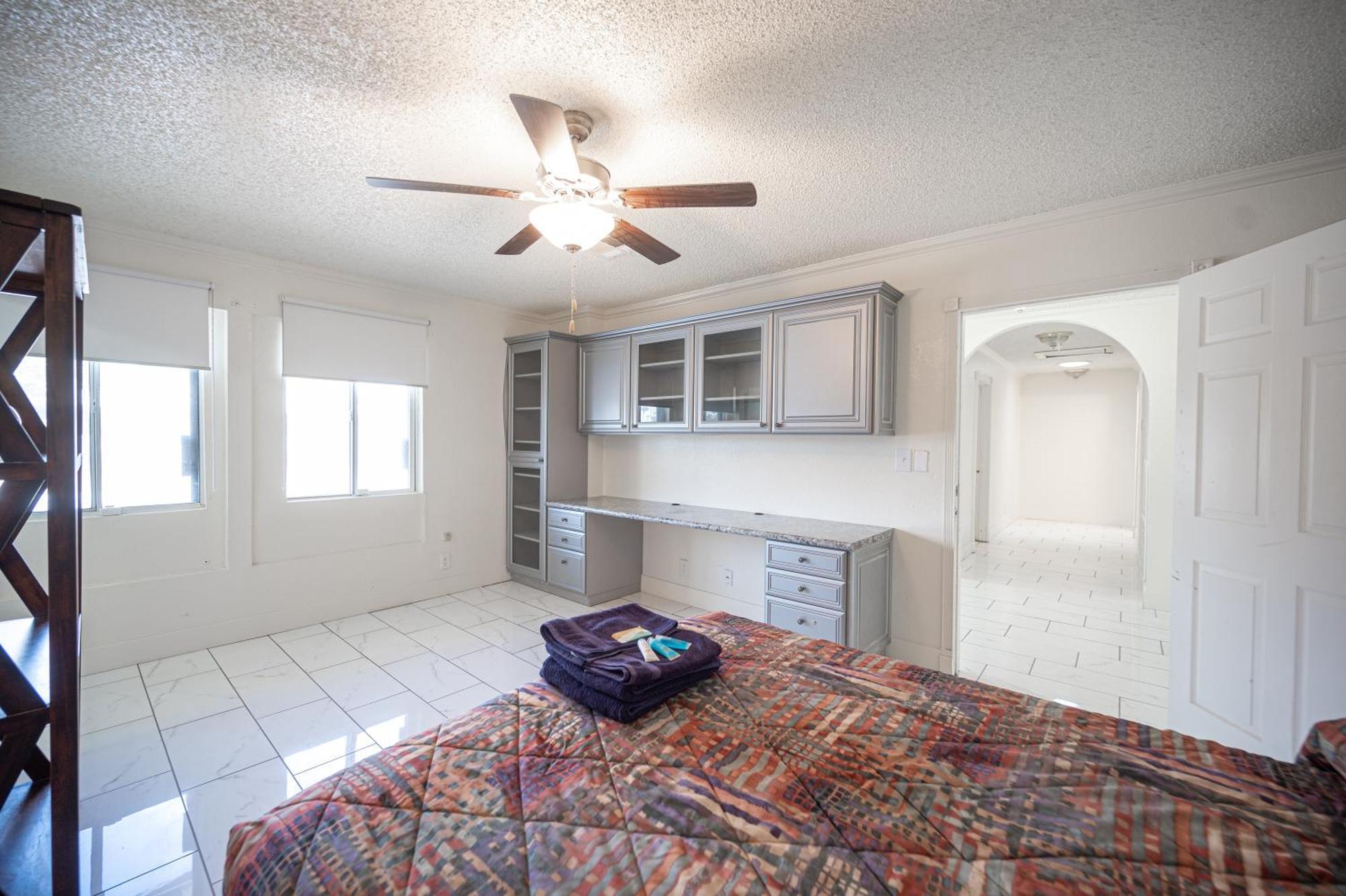 #15 Whole House 4 Bed 2 Bath Sleeps 14 * Las Vegas