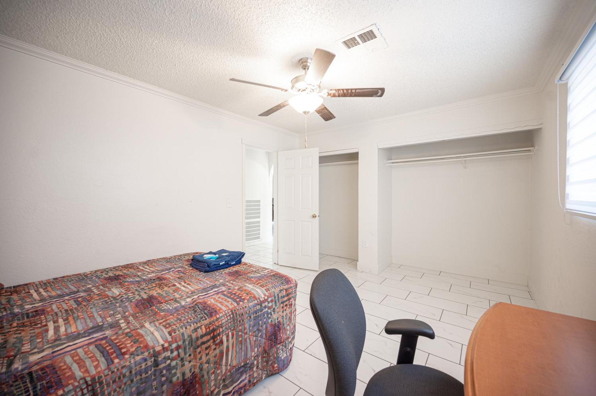 Apartment #15 Whole House 4 Bed 2 Bath Sleeps 14