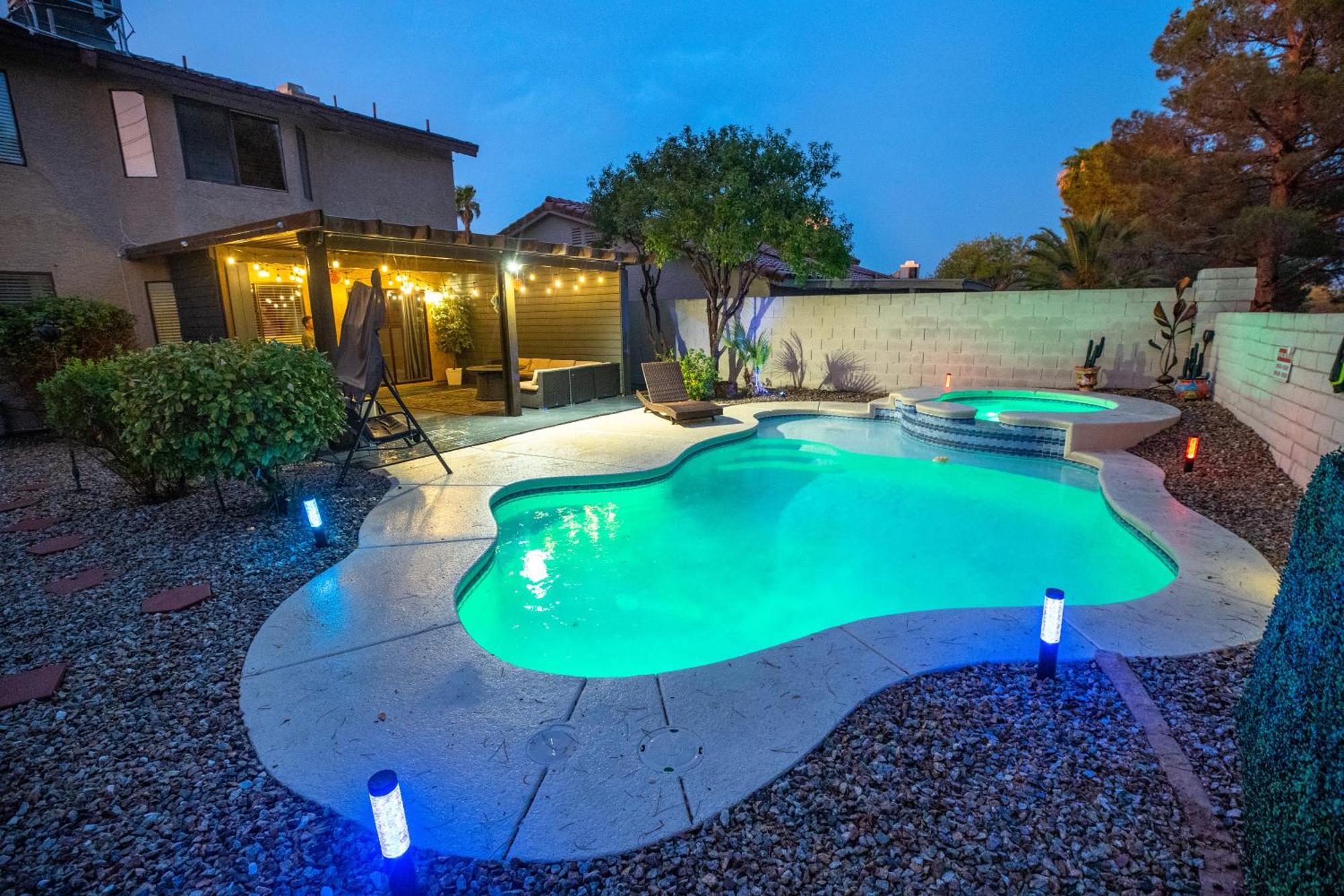 Holiday home 1800 Sqft House W/heated Pool Spa 13min From Strip Las Vegas