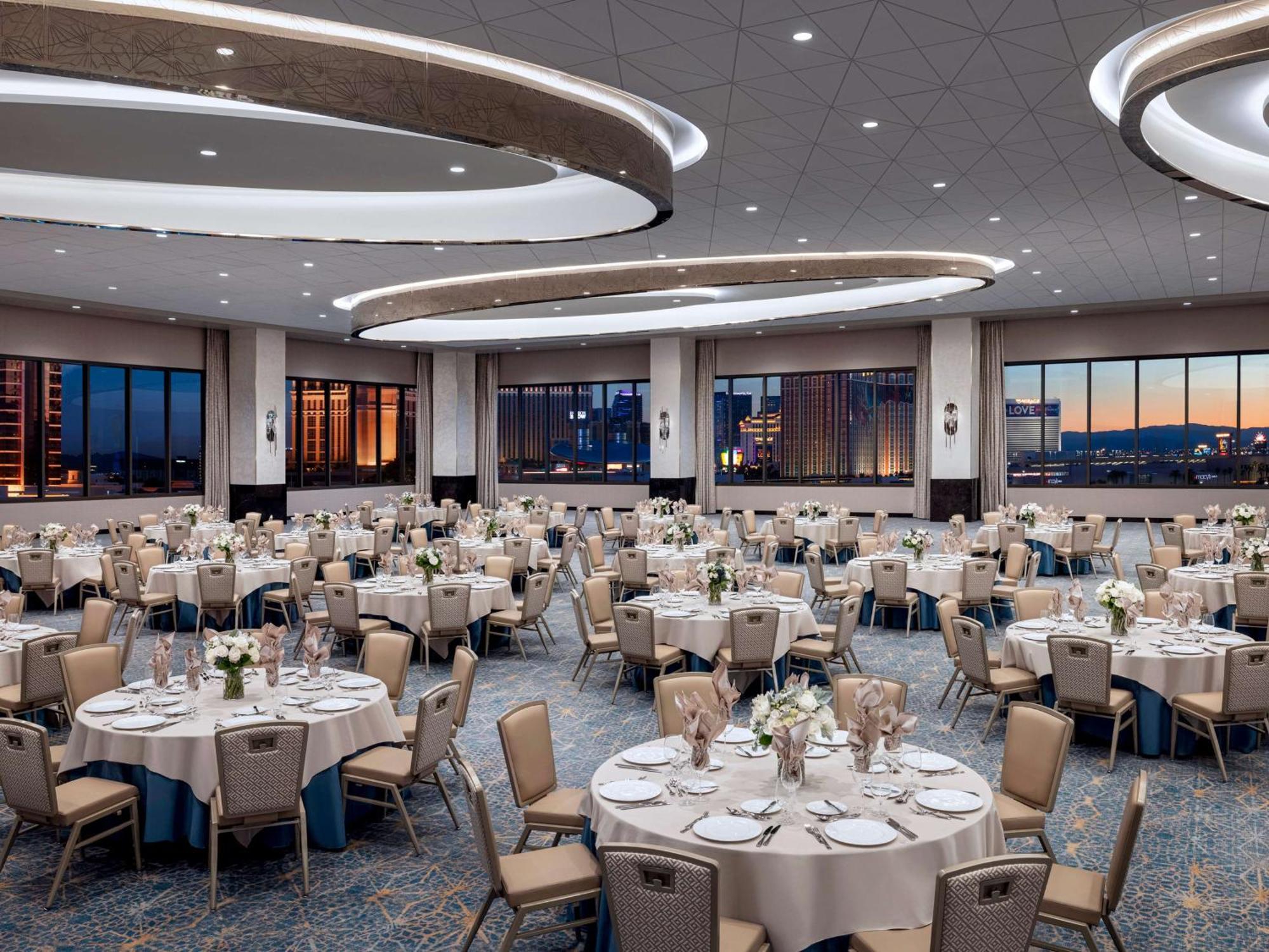 Vegas Hilton At World Resort 5*