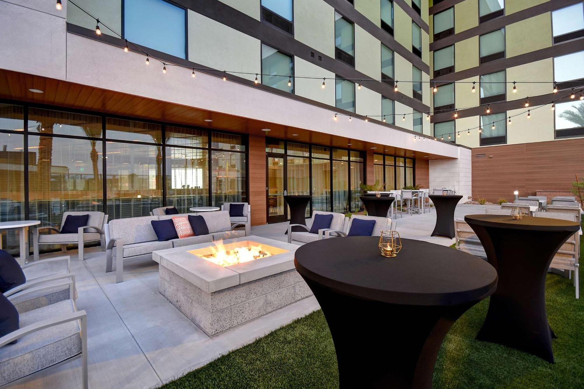 Home2 By Hilton Vegas Convention Center - No Fee Hotel 3*