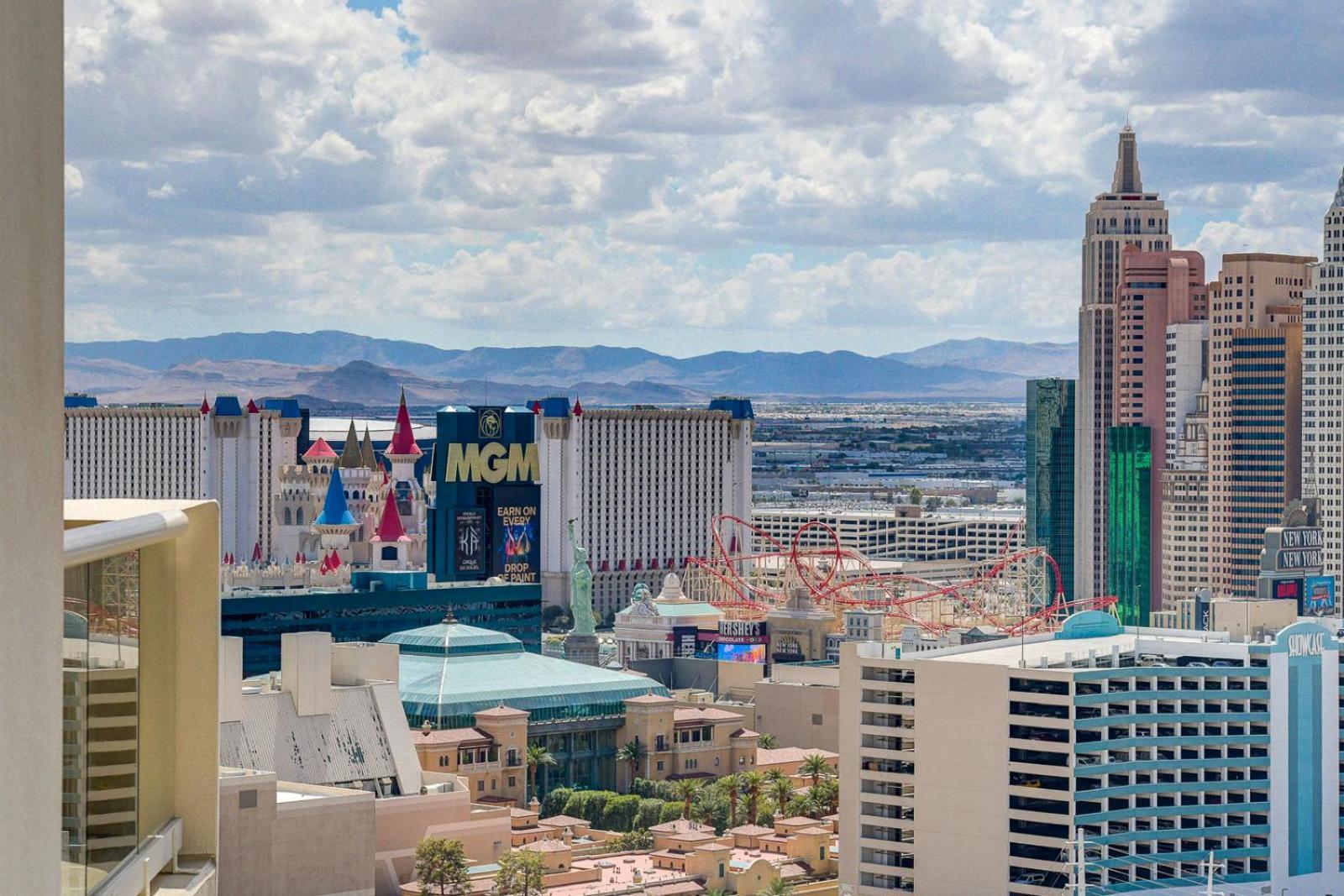 Premium Mgm Signature High Flr Balcony Strip View *