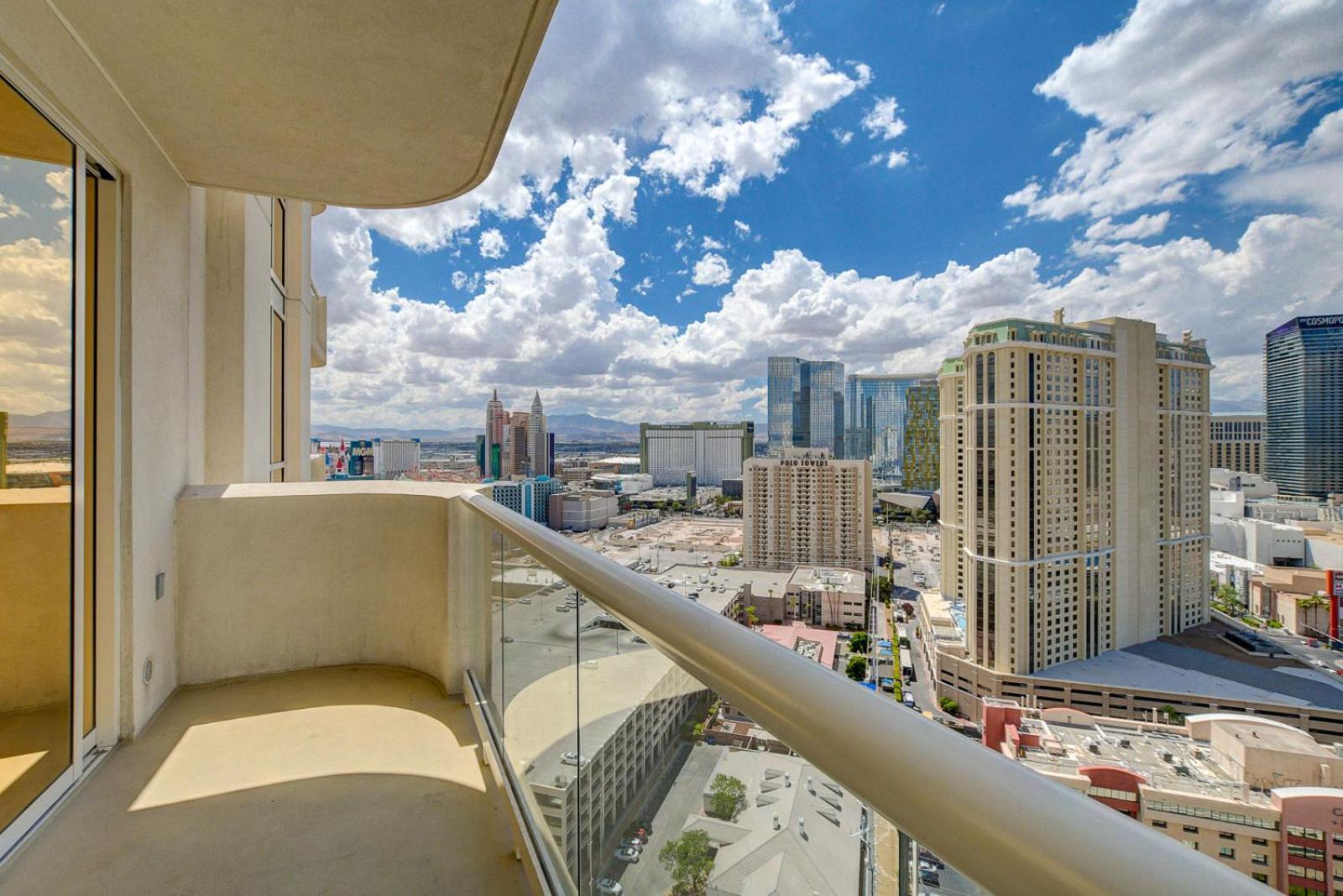 Premium Mgm Signature High Flr Balcony Strip View Apartahotel
