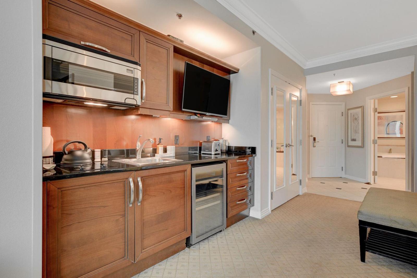Premium Mgm Signature High Flr Balcony Strip View *