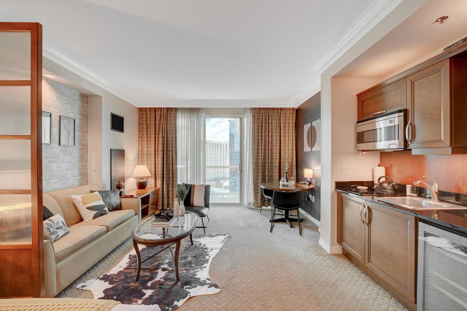 Premium Mgm Signature High Flr Balcony Strip View