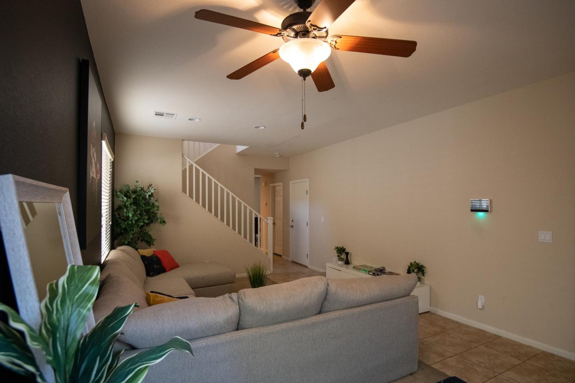 Large 3br King Moments Away From Strip Las Vegas