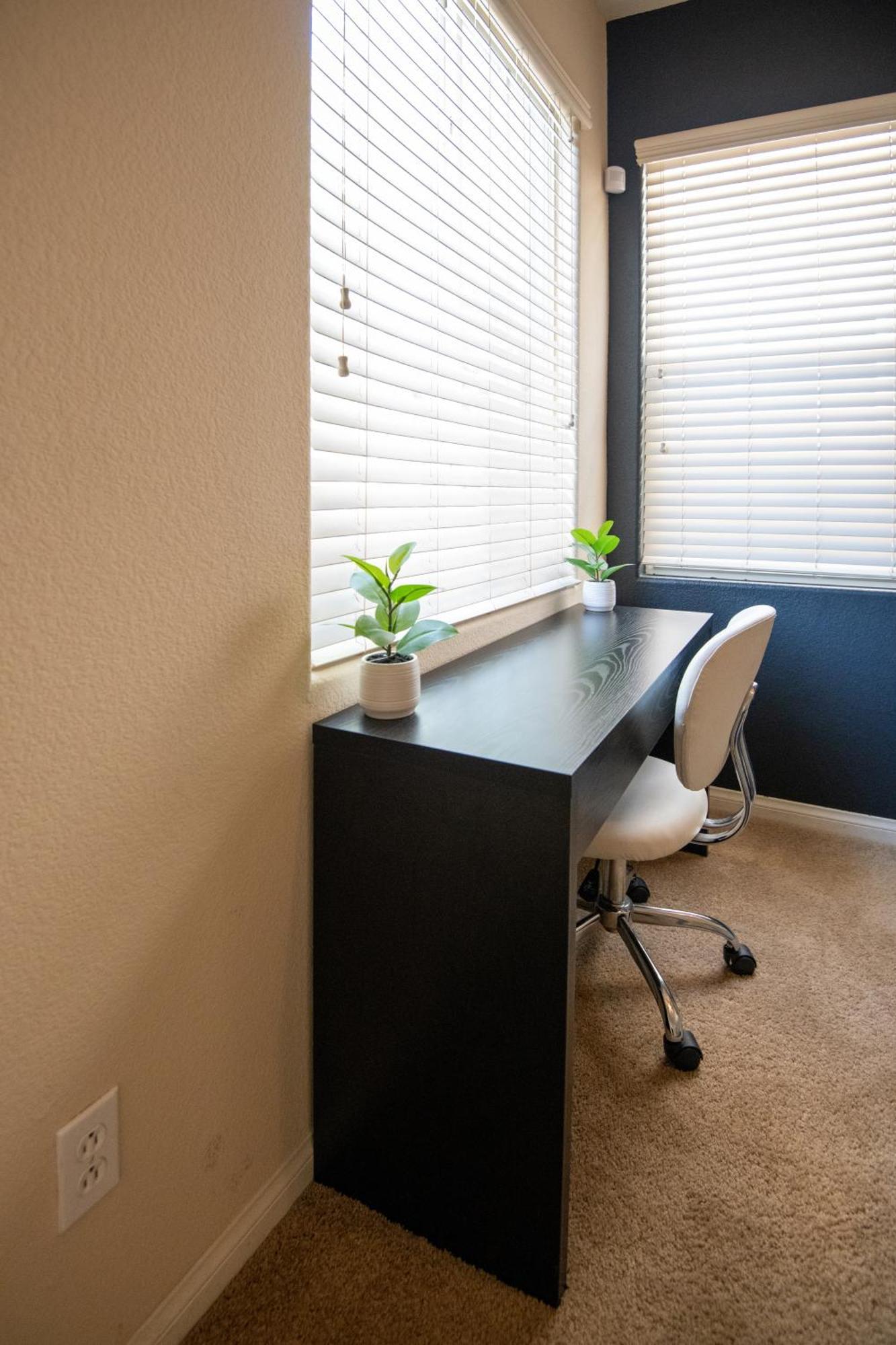 Large 3br King Moments Away From Strip Las Vegas