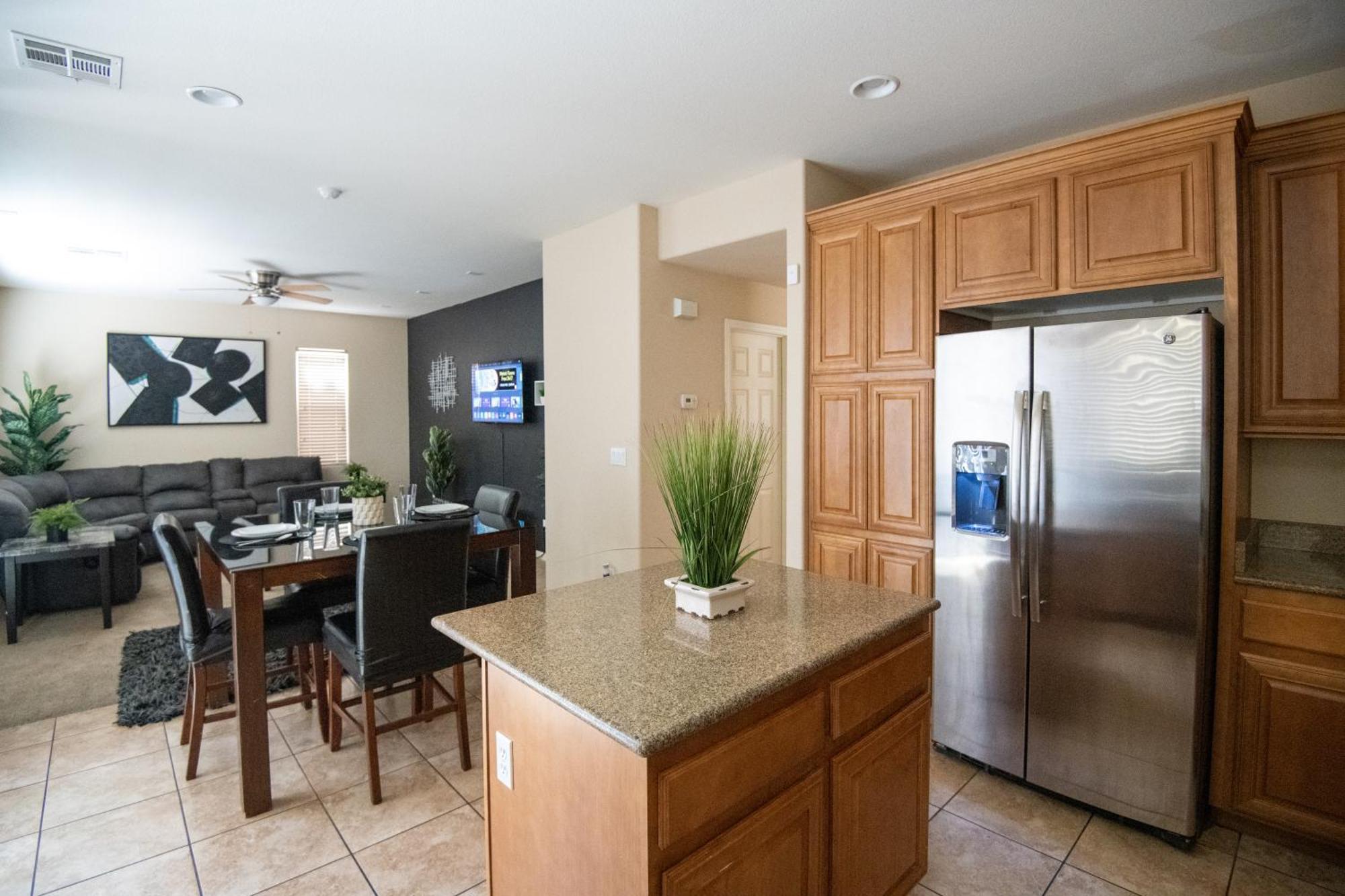 Large 3br King Moments Away From Strip Las Vegas