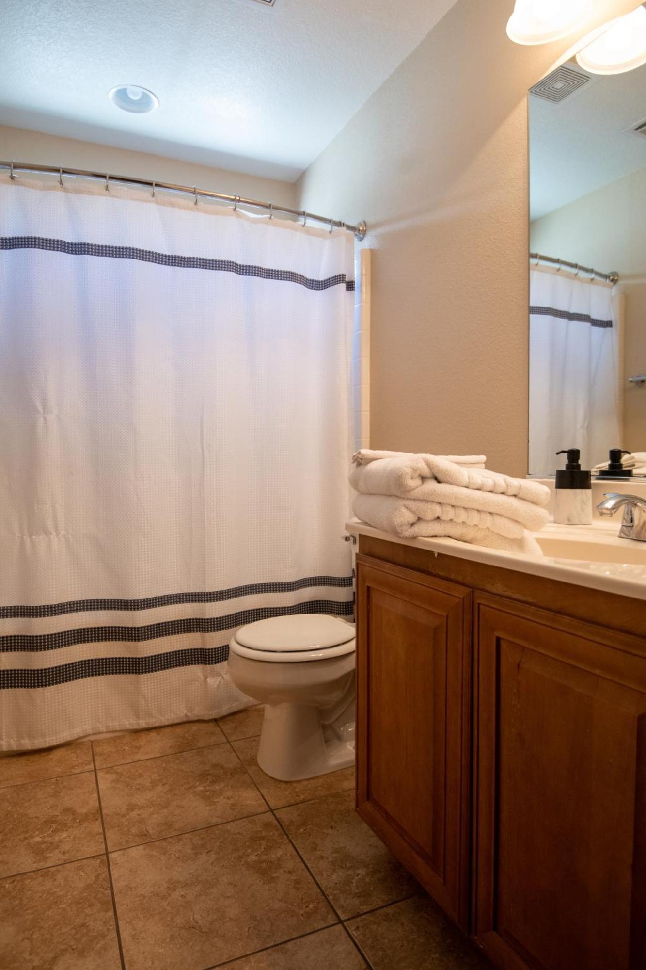 Large 3br King Moments Away From Strip Las Vegas