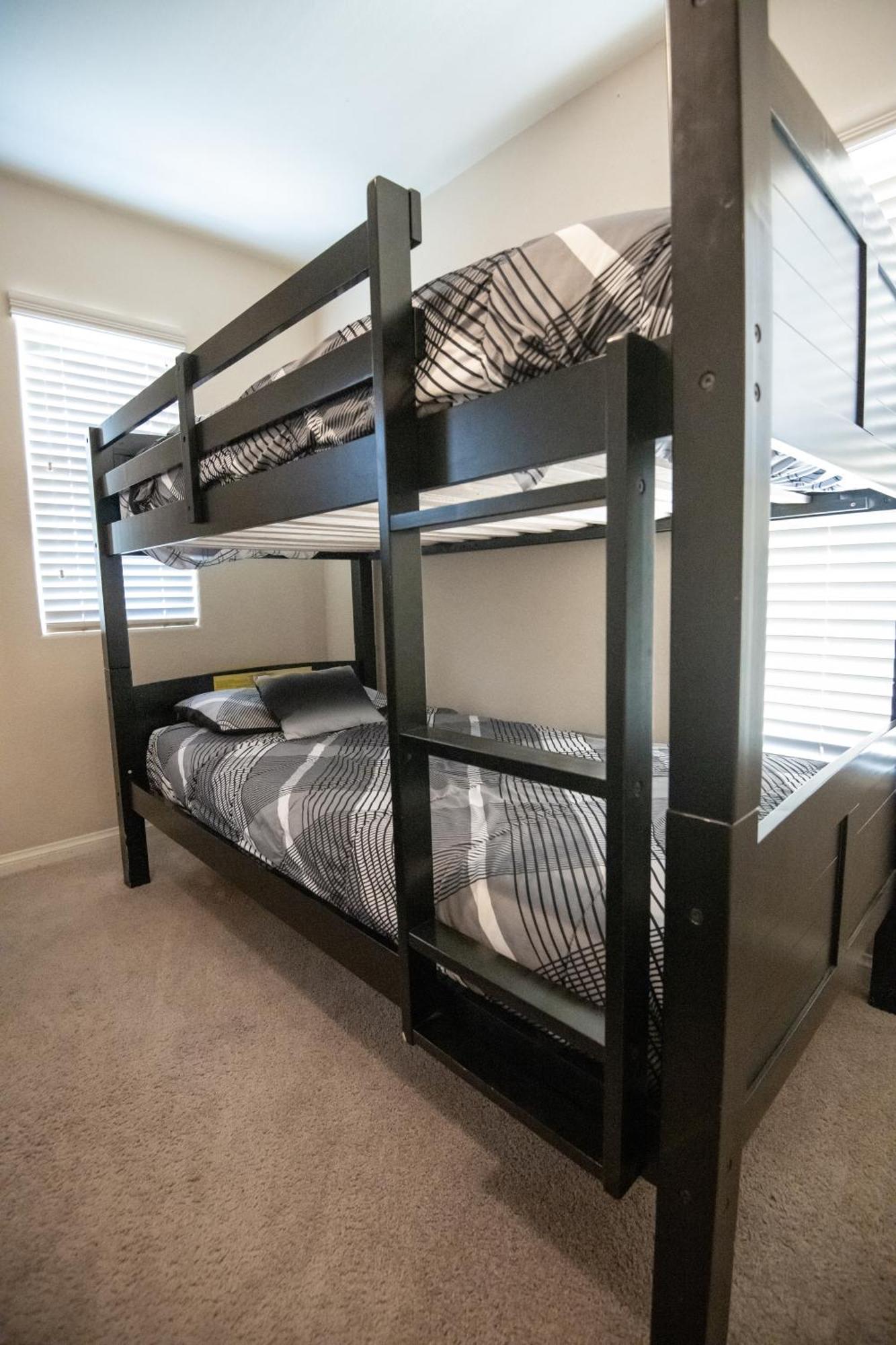 Large 3br King Moments Away From Strip * Las Vegas