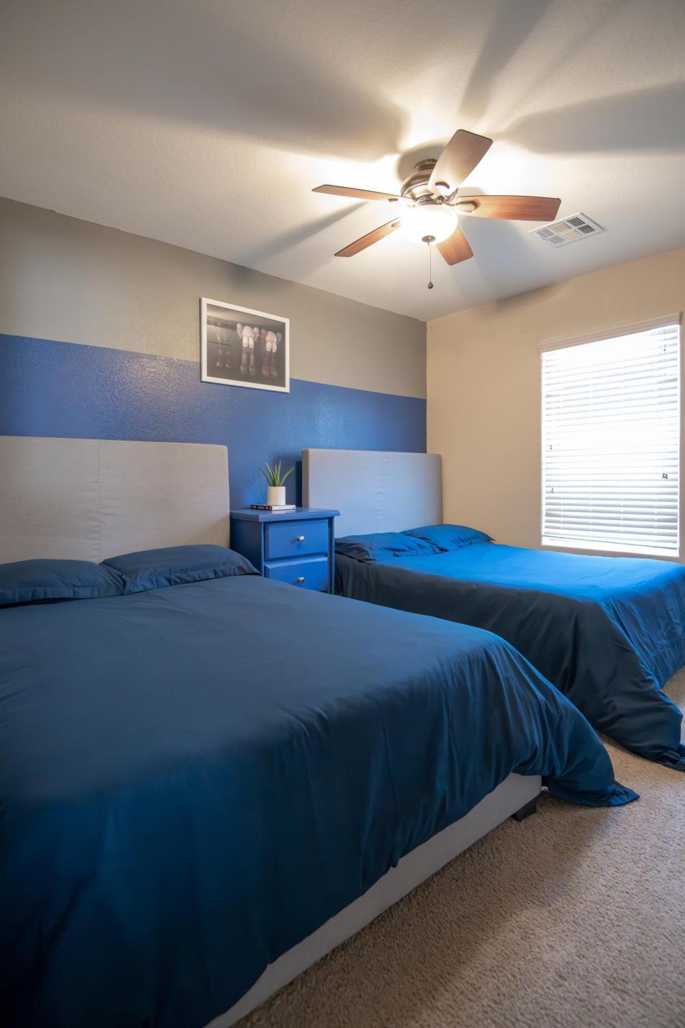 Large 3br King Moments Away From Strip *
