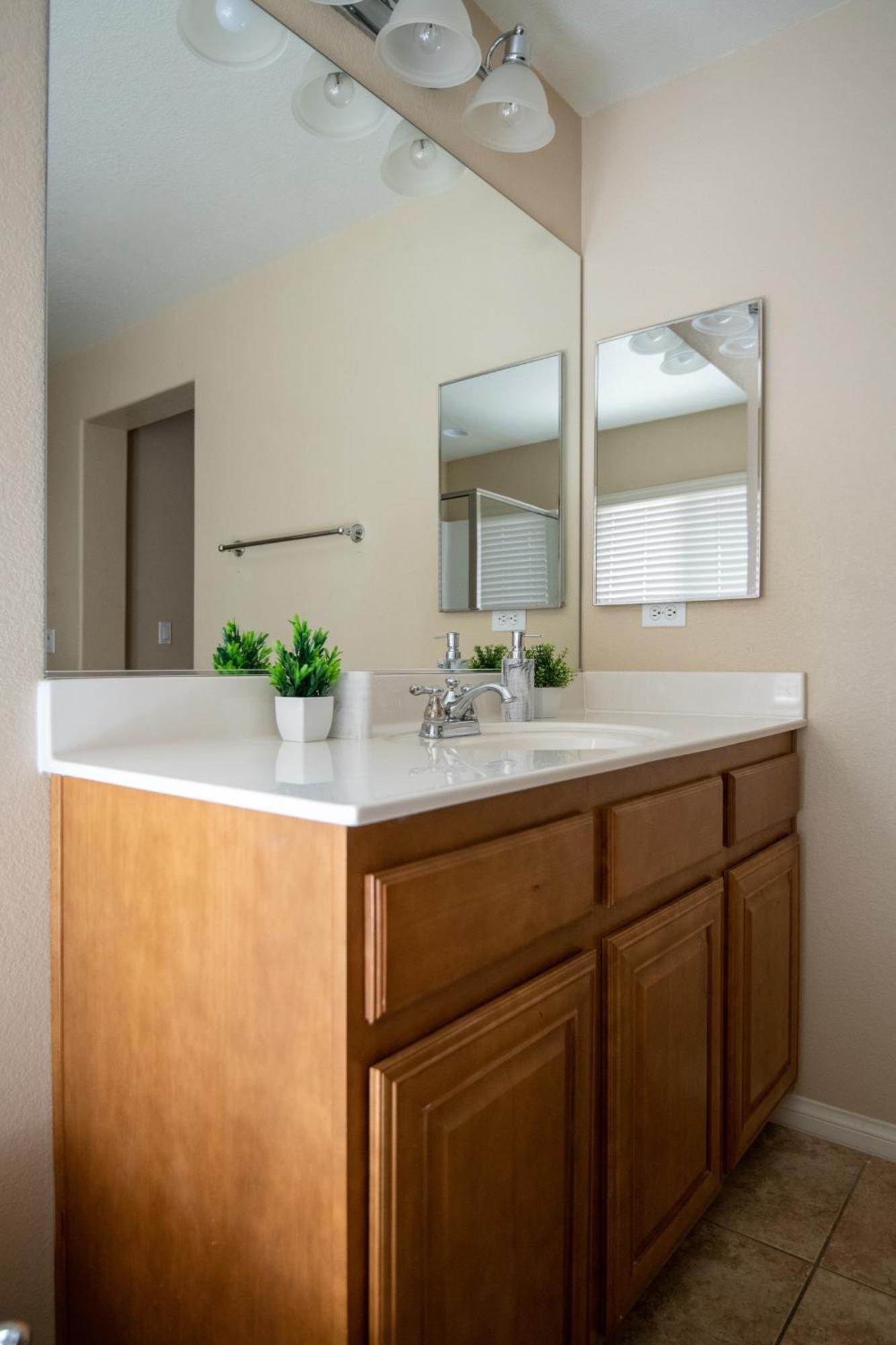 Large 3br King Moments Away From Strip Hébergement de vacances