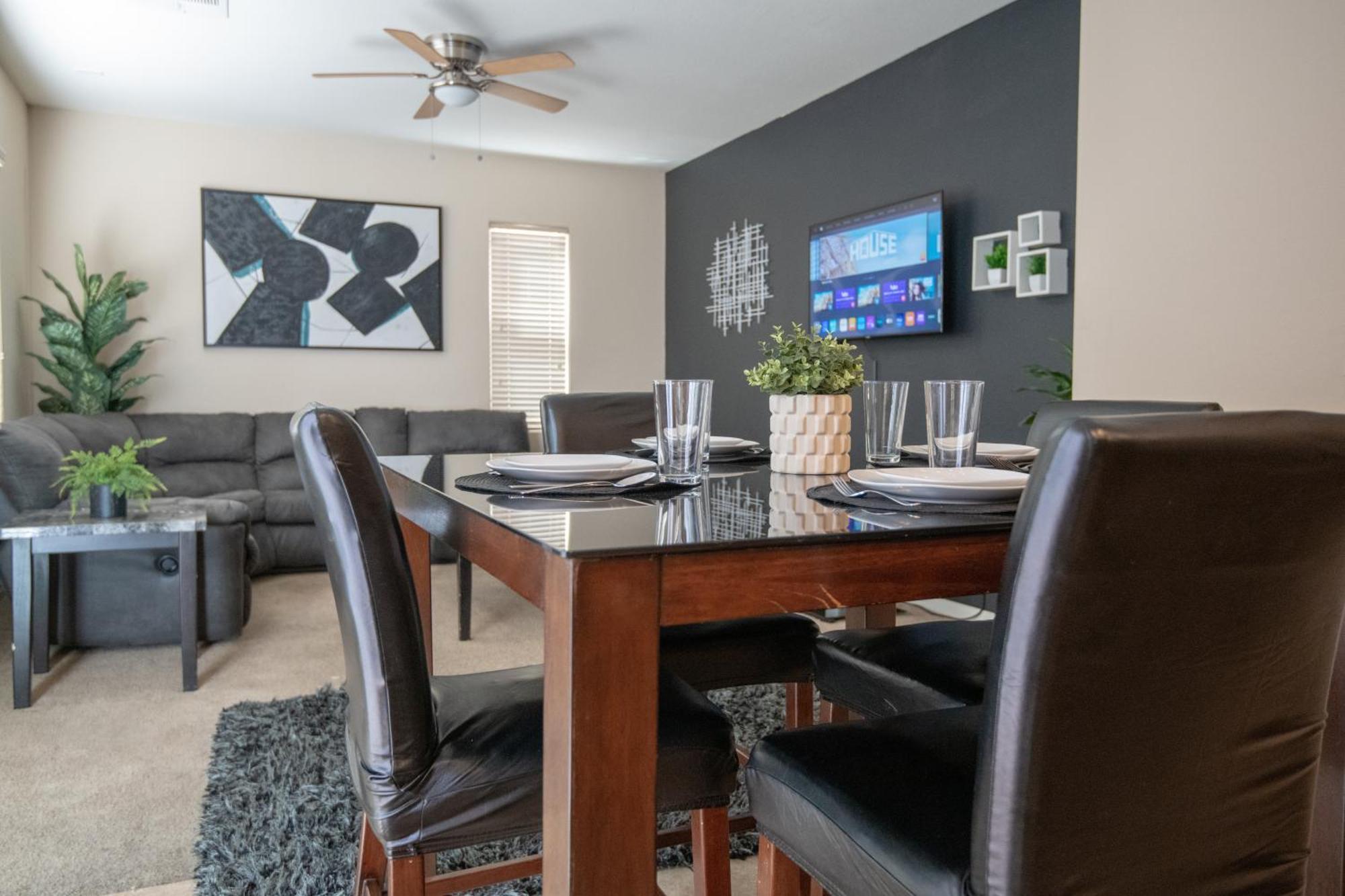 Large 3br King Moments Away From Strip Hébergement de vacances