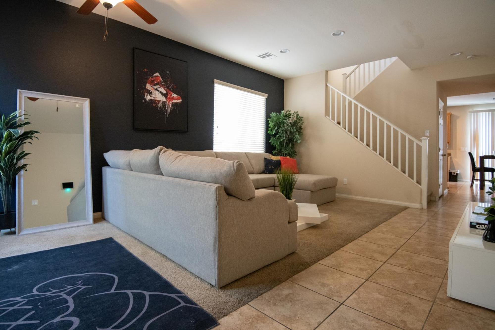 Large 3br King Moments Away From Strip * Las Vegas