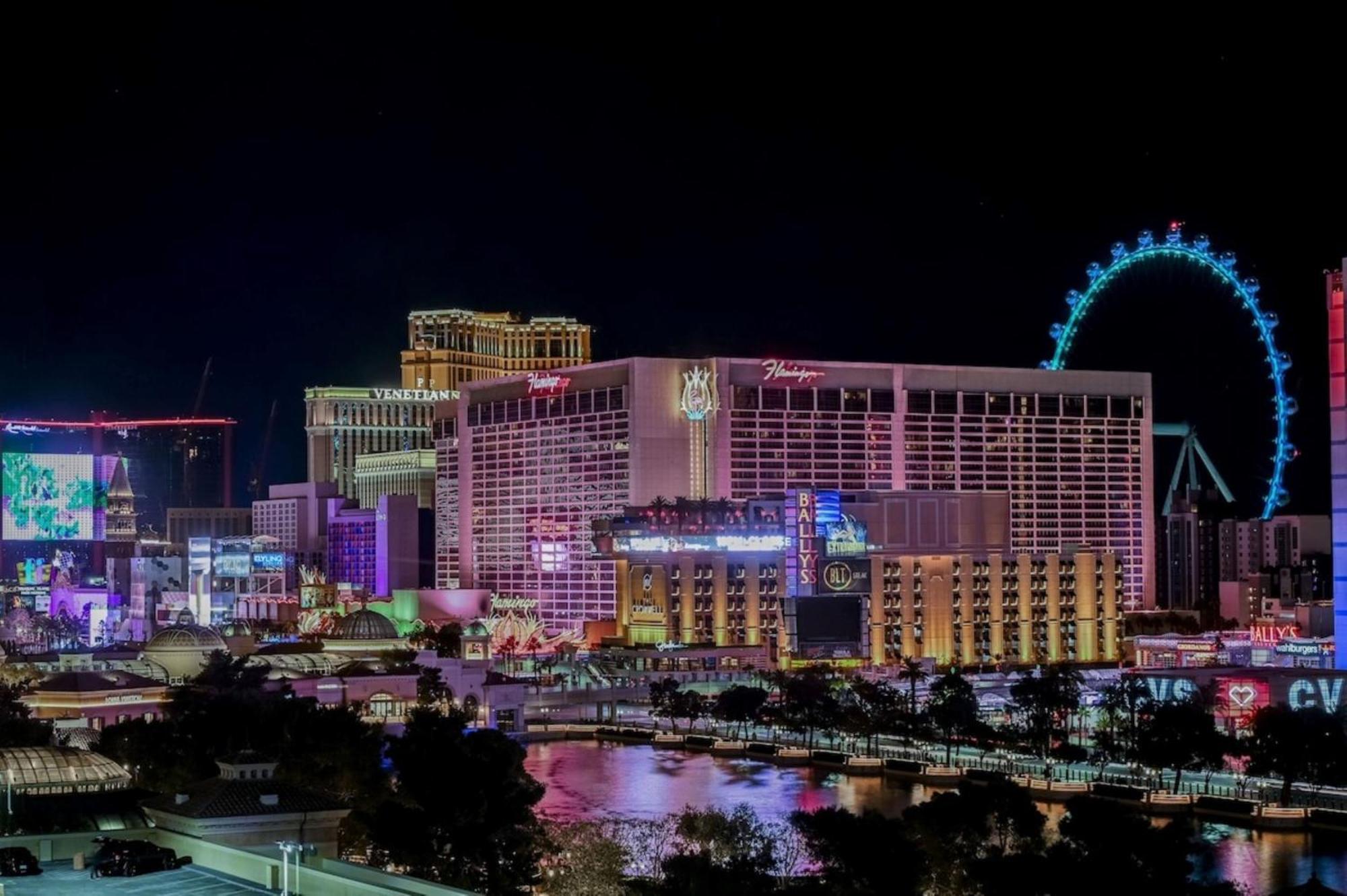 Staytogethersuites - Penthouse On The Strip Aparthotel
