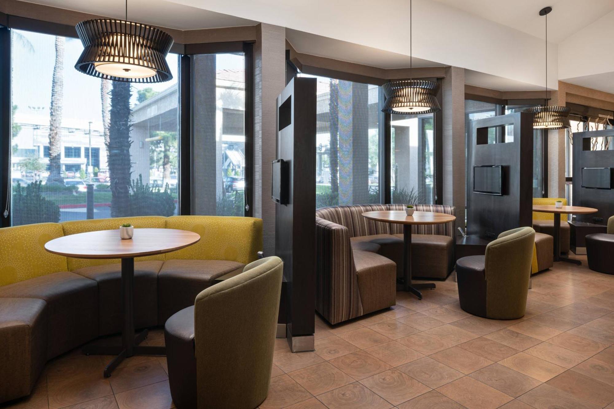 Courtyard By Marriott Vegas Convention Center Hotel