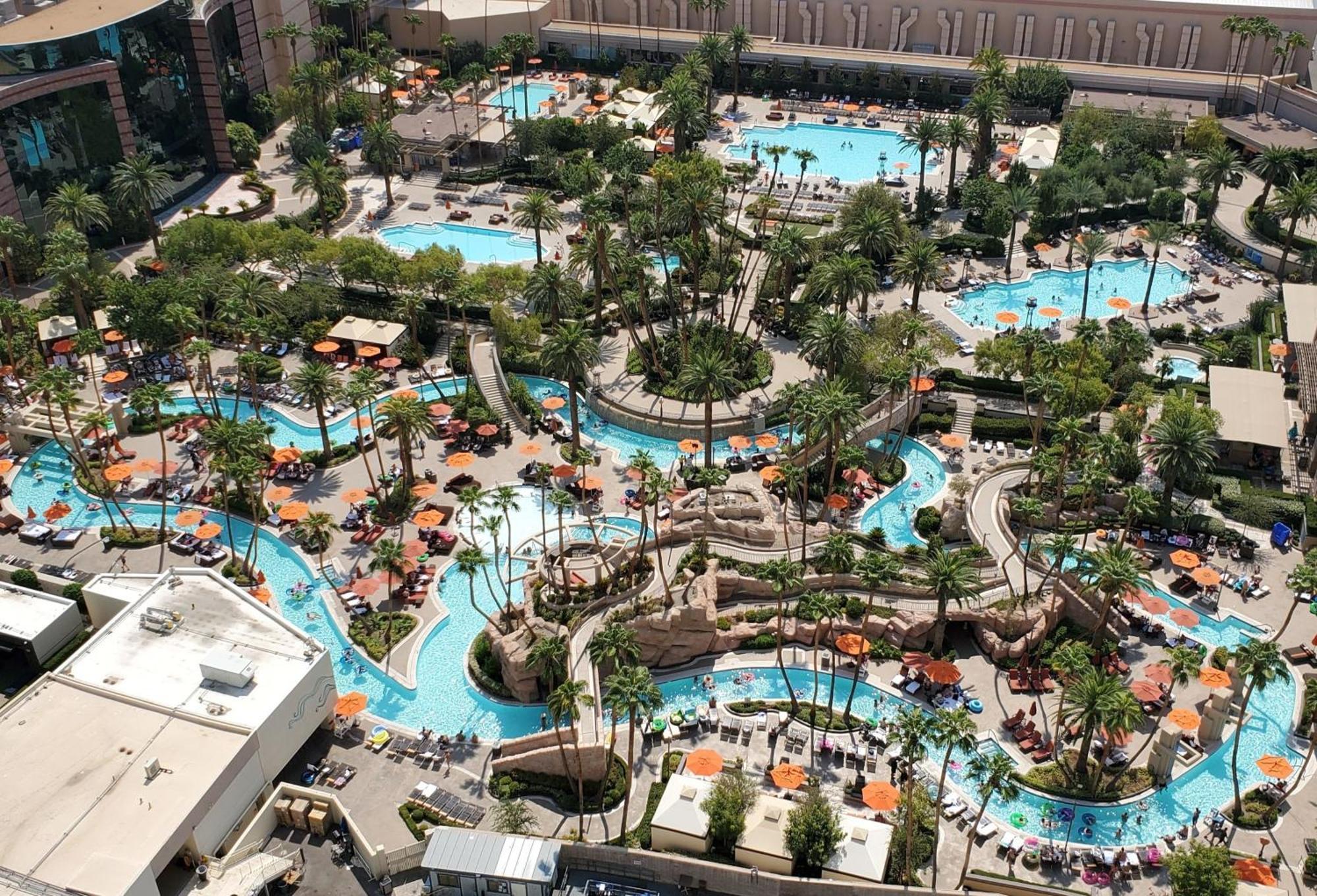 Strip & Sphere View - Separate Living - 2 Full Bath - Full Kitchen - Balcony - 900 Sqft - Mgm Signature 4* Las Vegas