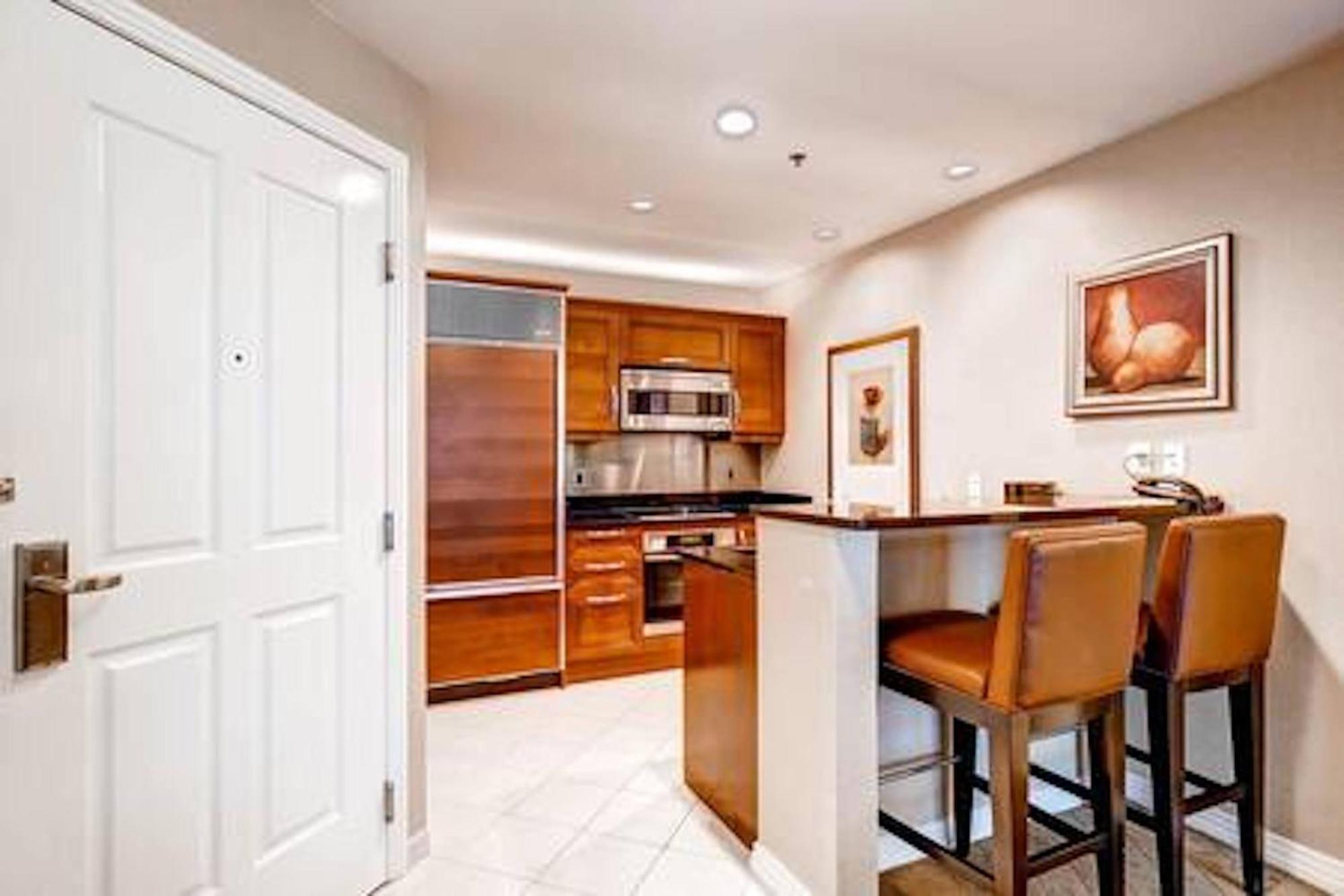 Strip & Sphere View - Separate Living - 2 Full Bath - Full Kitchen - Balcony - 900 Sqft - Mgm Signature Aparthotel