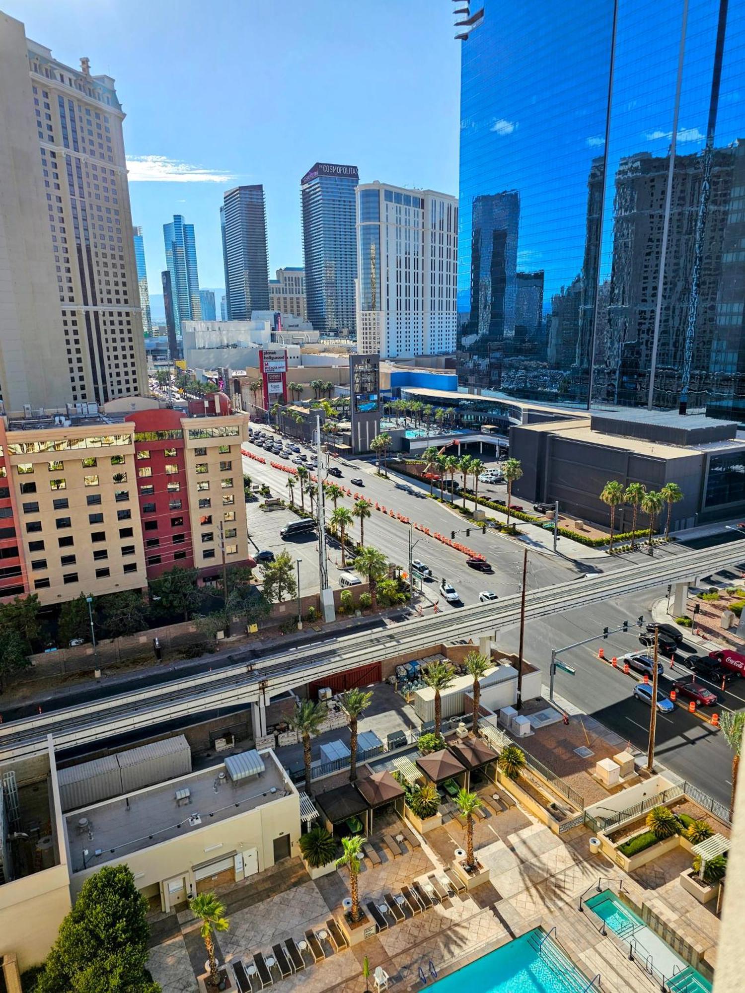 Strip & Sphere View - Separate Living - 2 Full Bath - Full Kitchen - Balcony - 900 Sqft - Mgm Signature 4* Las Vegas