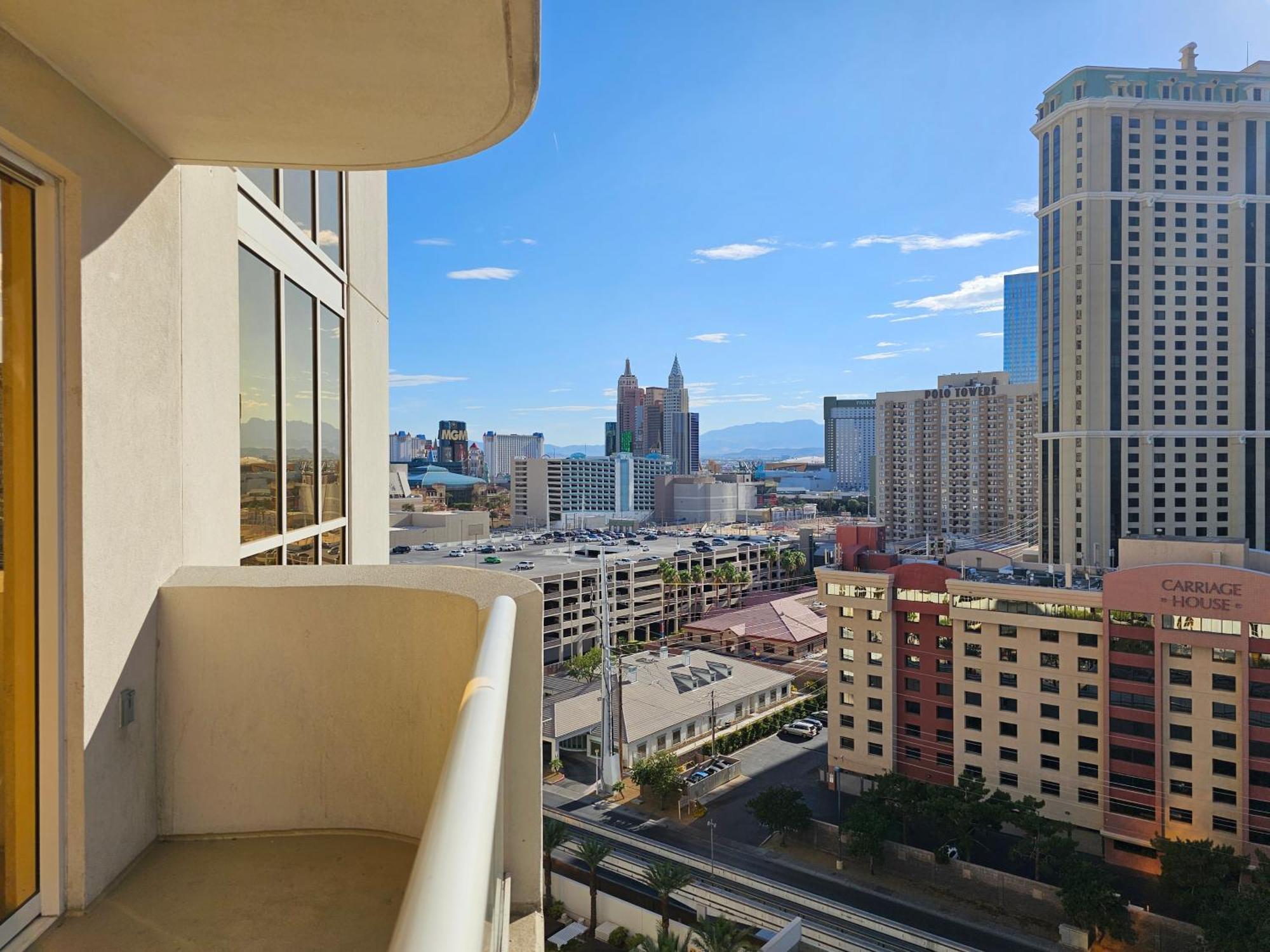 Aparthotel Strip & Sphere View - Separate Living - 2 Full Bath - Full Kitchen - Balcony - 900 Sqft - Mgm Signature 4*