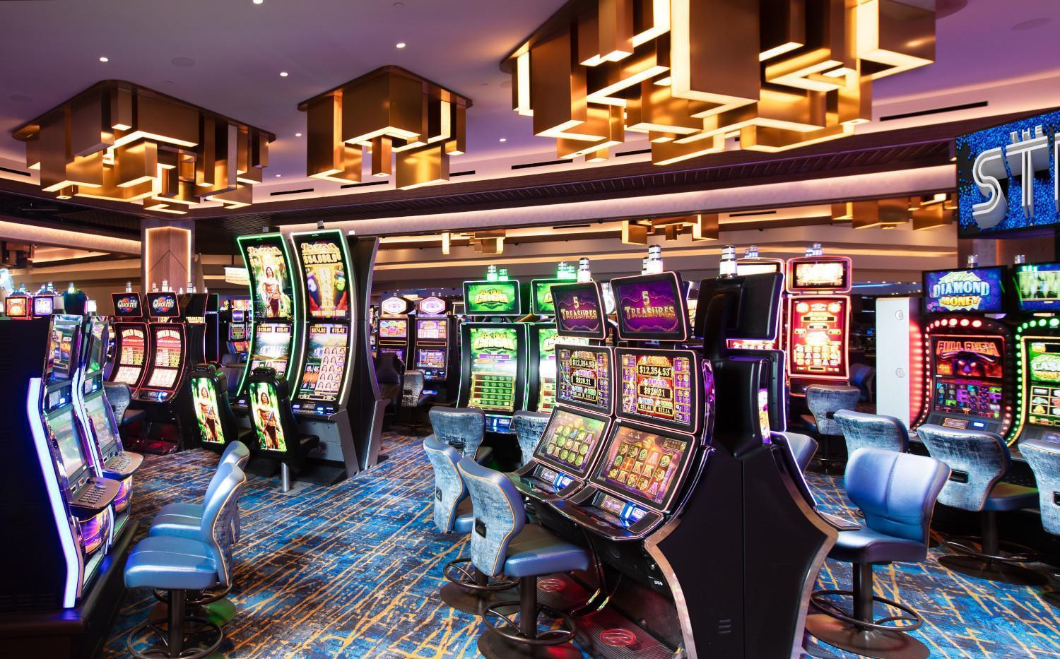 Enticing At Strat Casino Strip
