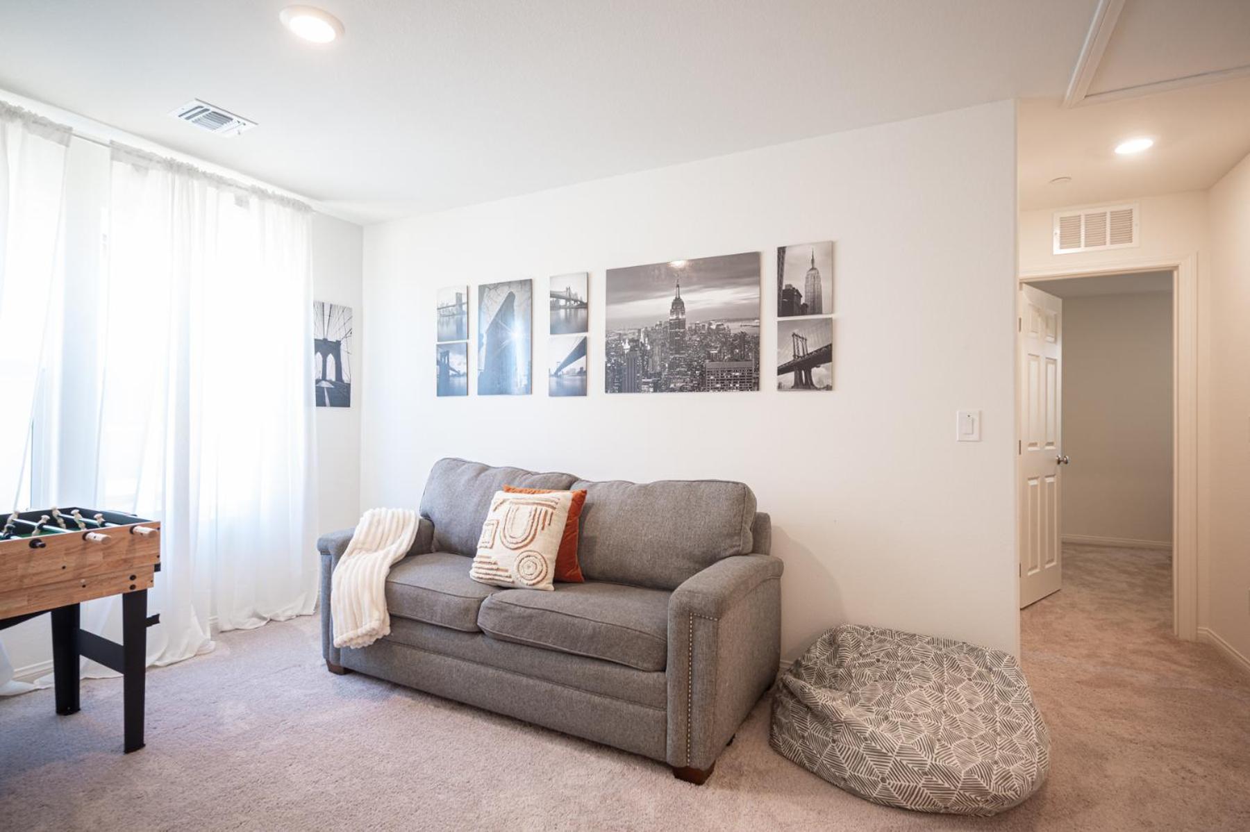 Beautiful Brand New 2 Bedroom Vegas Home! Fits 12 Or More,15-20 Minutes From Lv Strip