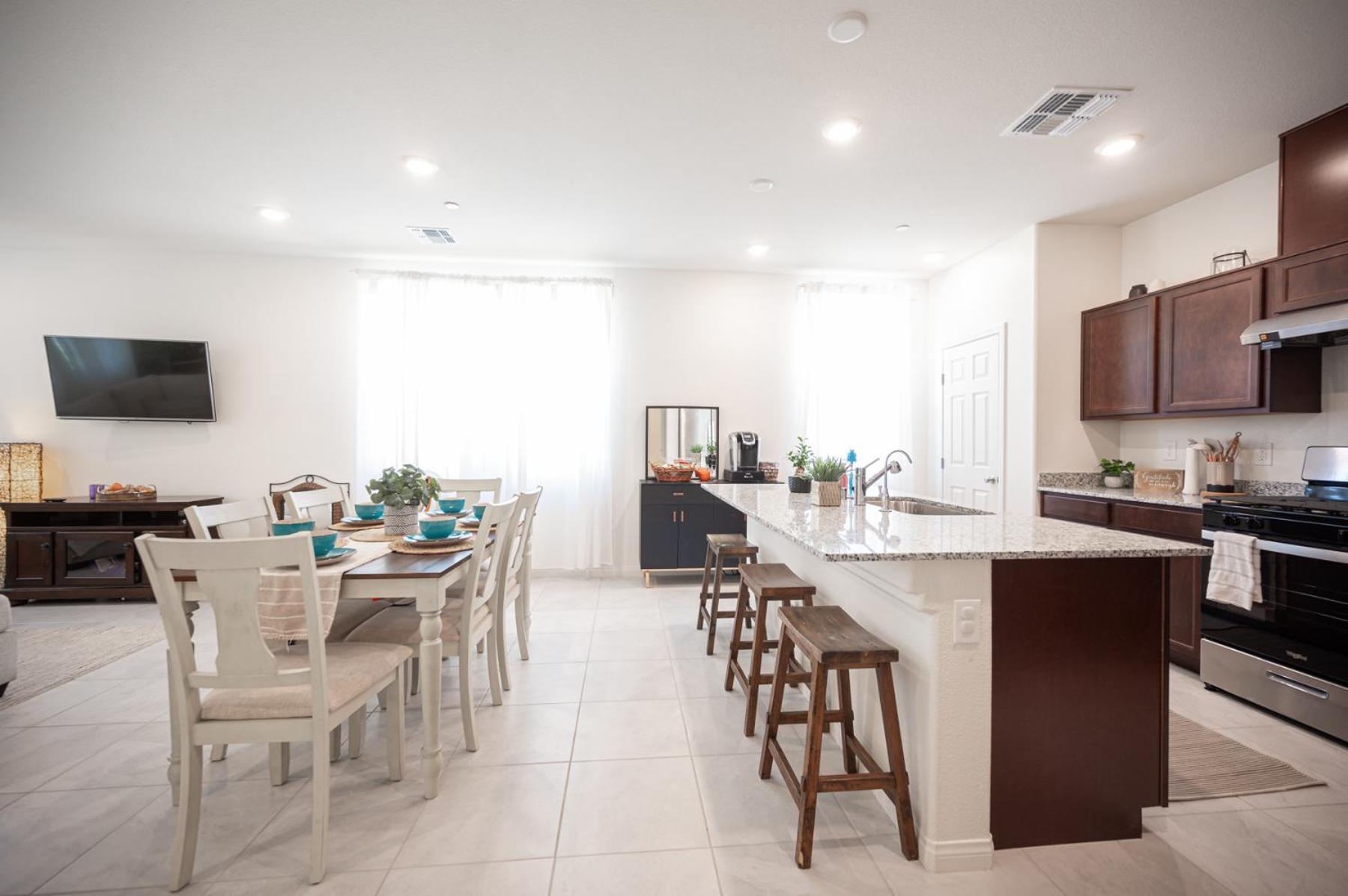 Beautiful Brand New 2 Bedroom Vegas Home! Fits 12 Or More,15-20 Minutes From Lv Strip * Las Vegas