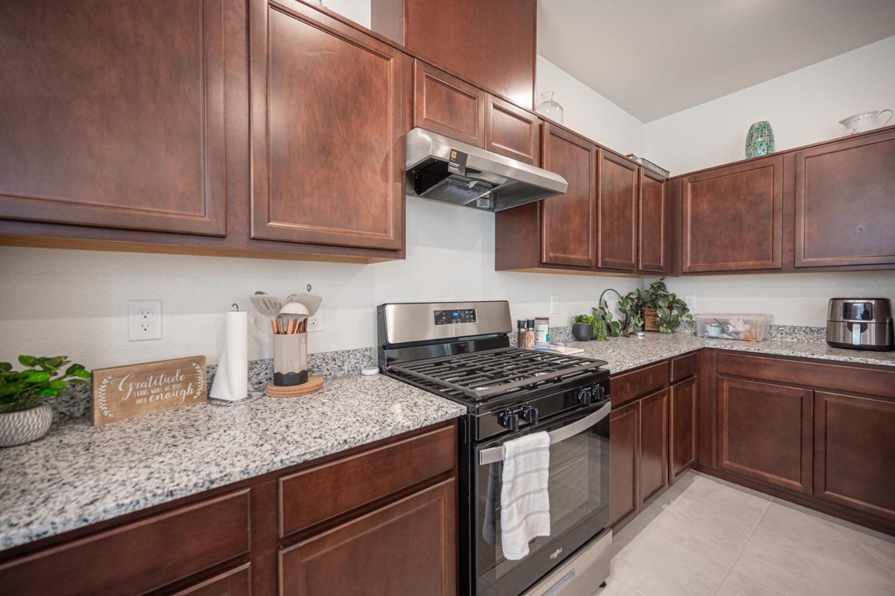Beautiful Brand New 2 Bedroom Vegas Home! Fits 12 Or More,15-20 Minutes From Lv Strip Apartment *