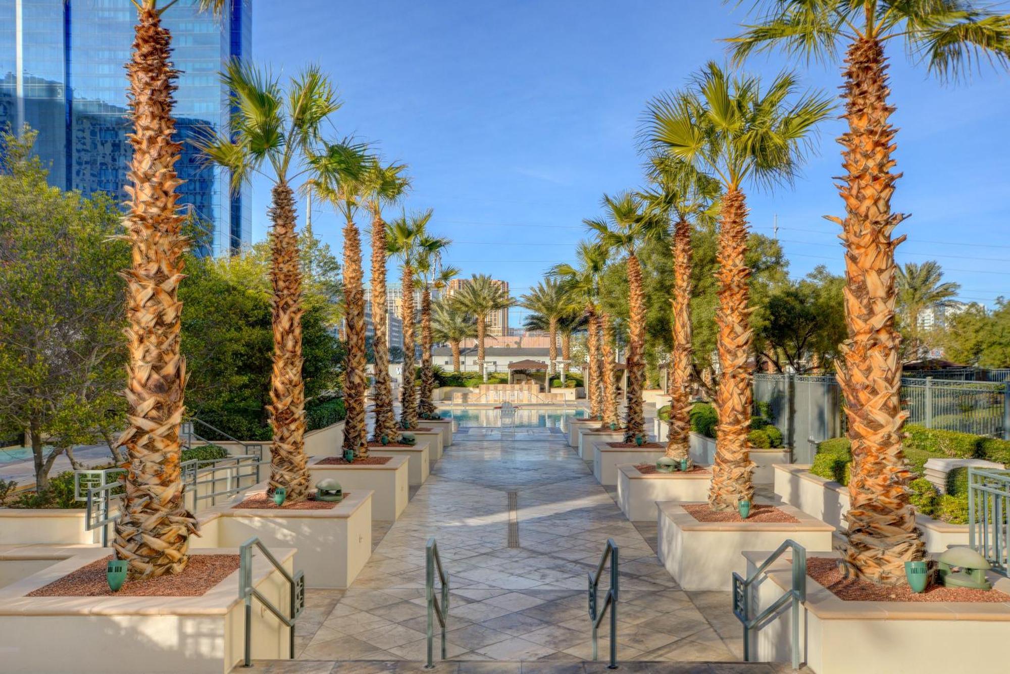 Premium Mgm Signature High Flr Balcony Strip View *