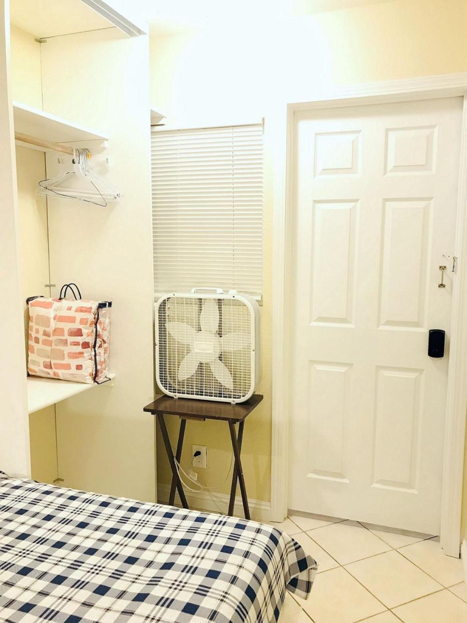 Privatunterkunft New Bedroom Queen Size Bed At Vegas For Rent-2