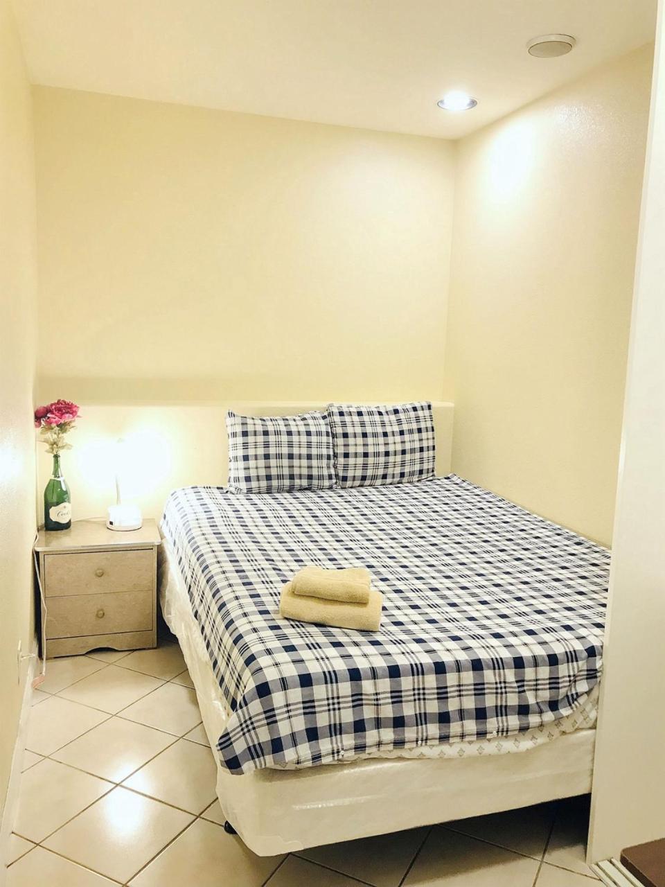 New Bedroom Queen Size Bed At Vegas For Rent-2 Privatunterkunft Las Vegas