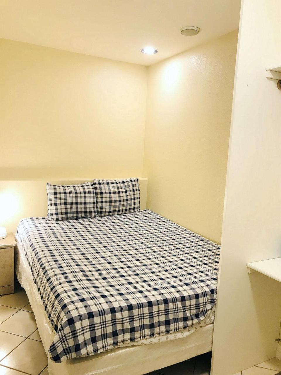 New Bedroom Queen Size Bed At Vegas For Rent-2 Las Vegas