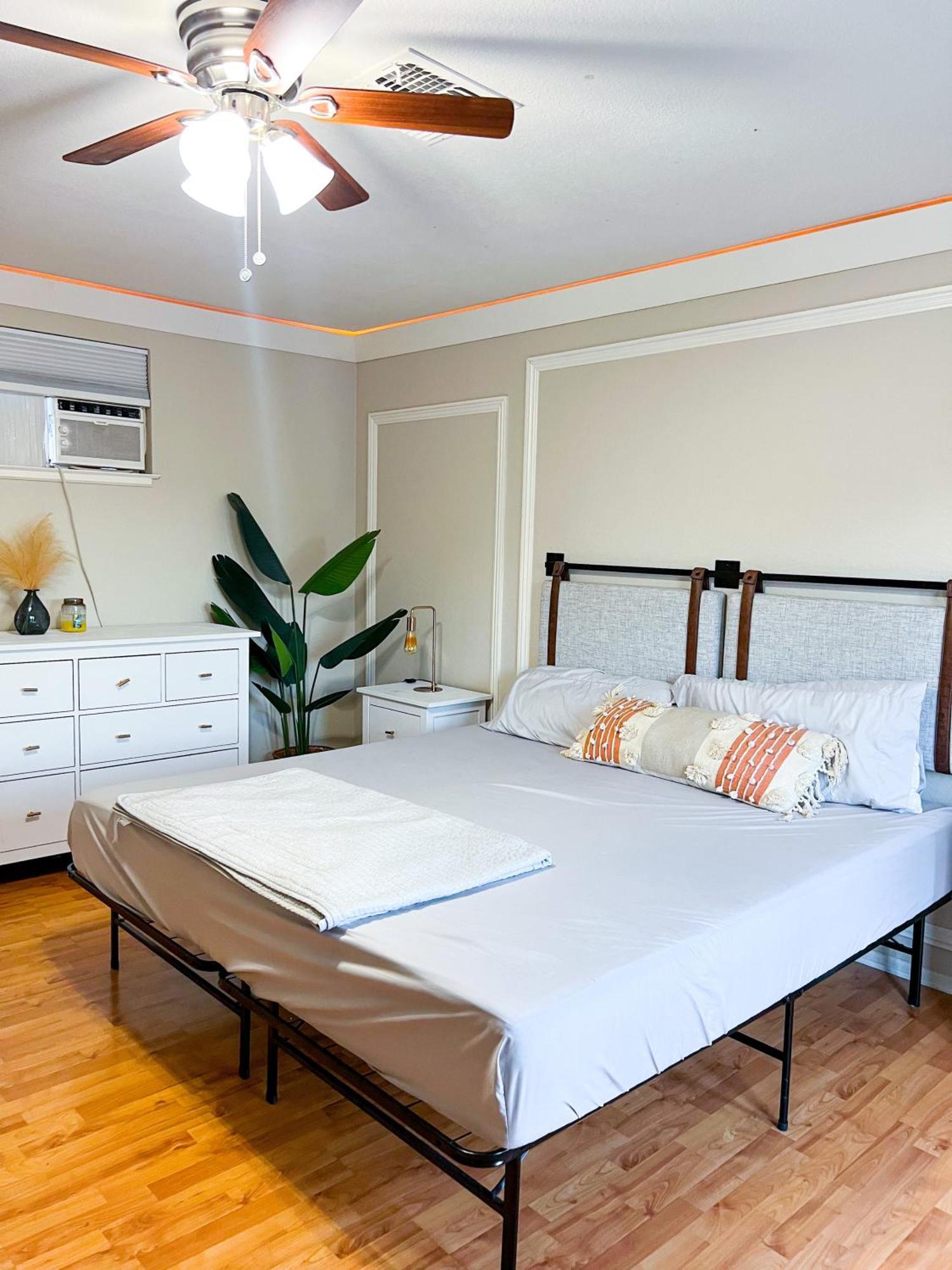 Holiday home 3br Desert Oasis: King Bd W/pool Las Vegas