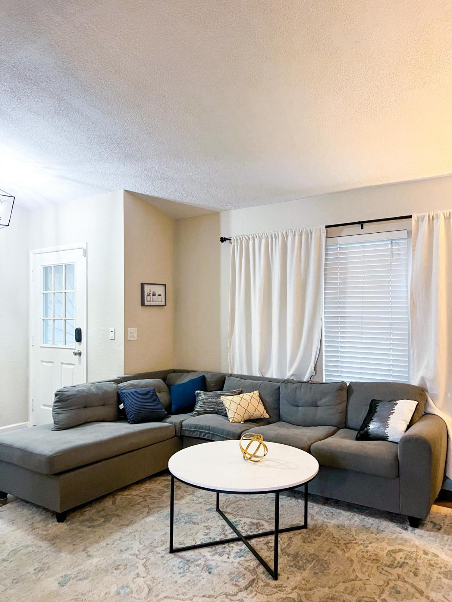 3br Desert Oasis: King Bd W/pool Holiday home Las Vegas
