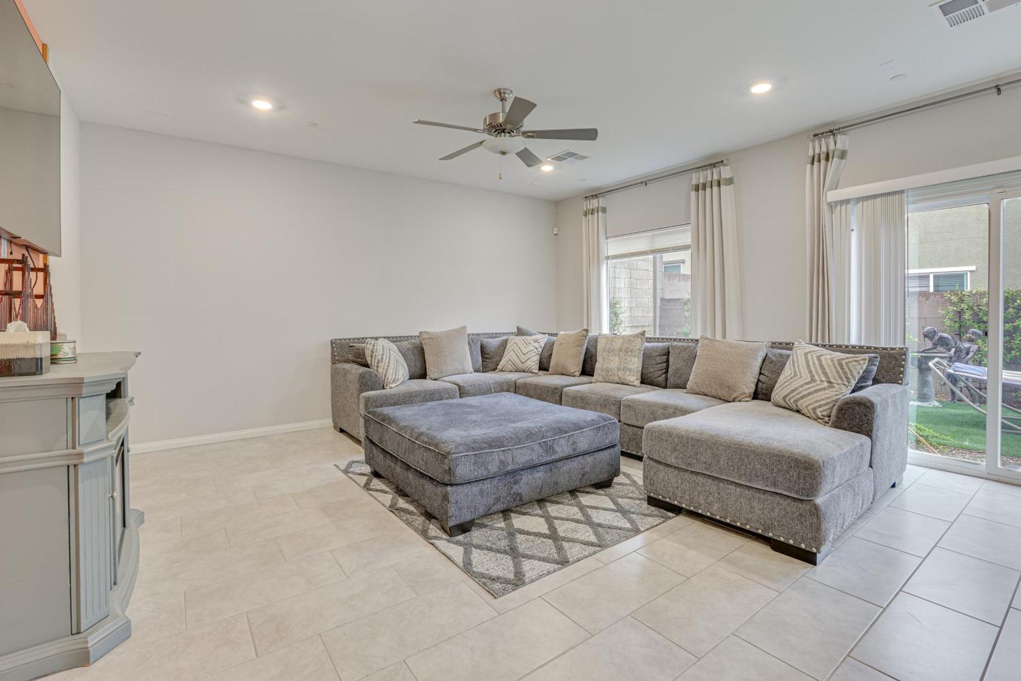 Spacious Vegas With Patio, 17 Mi To Strip! Holiday home