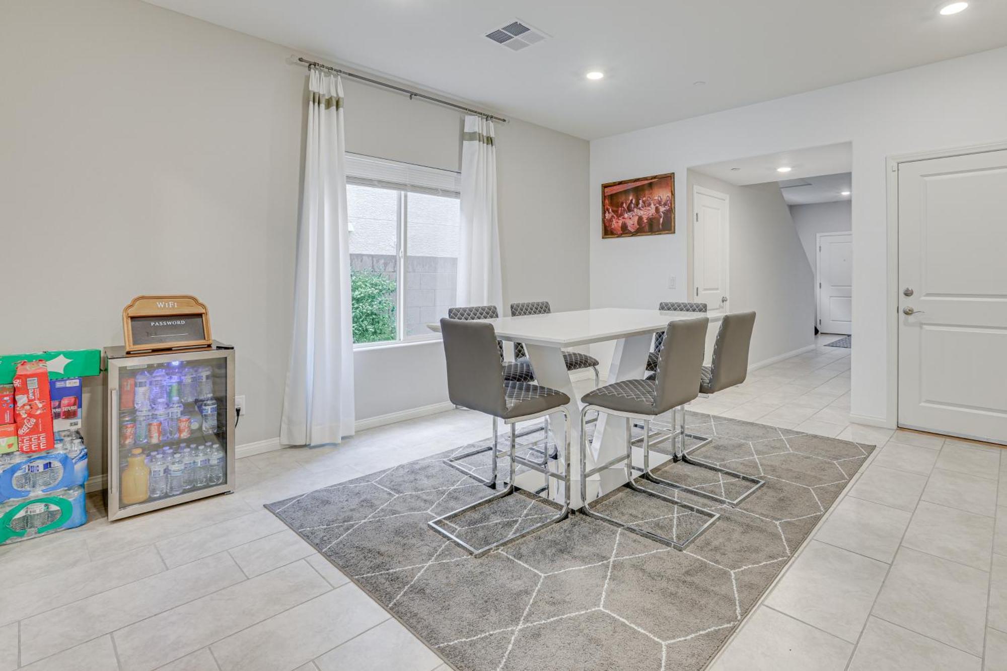 Spacious Vegas With Patio, 17 Mi To Strip! Las Vegas