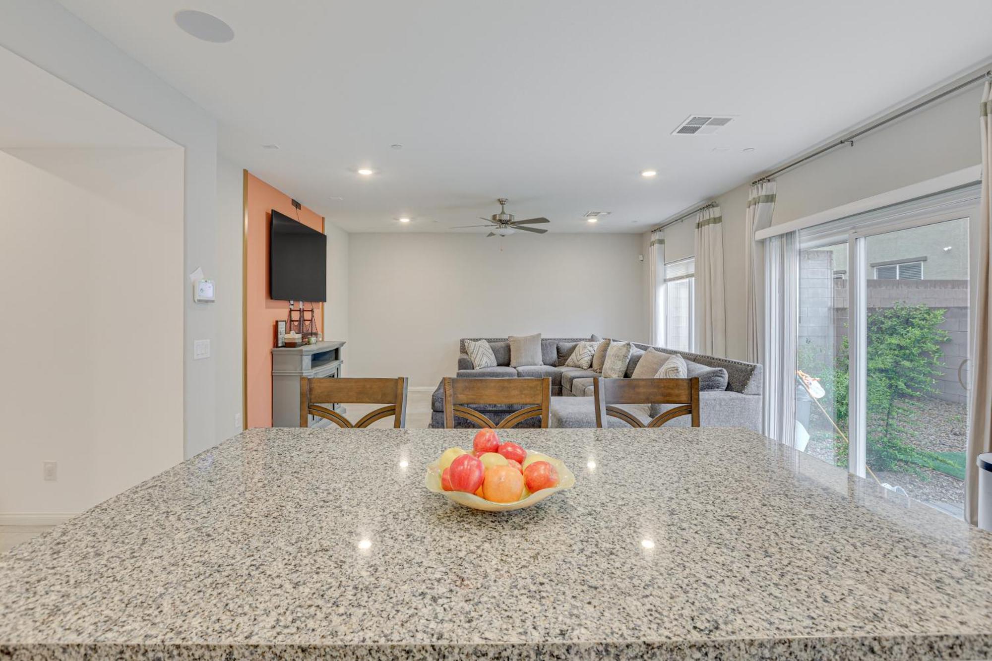Spacious Vegas With Patio, 17 Mi To Strip!