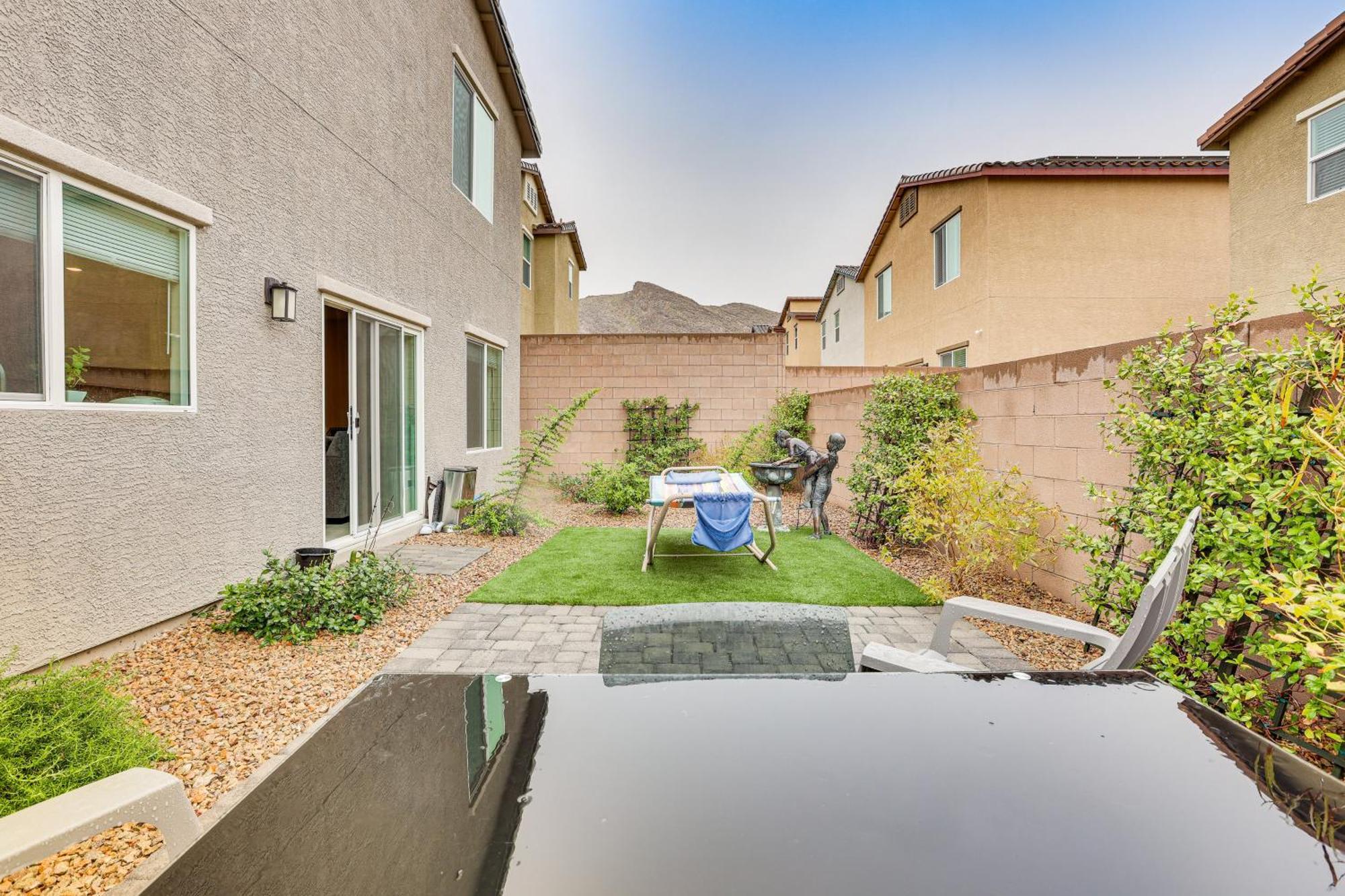 Spacious Vegas With Patio, 17 Mi To Strip! Las Vegas