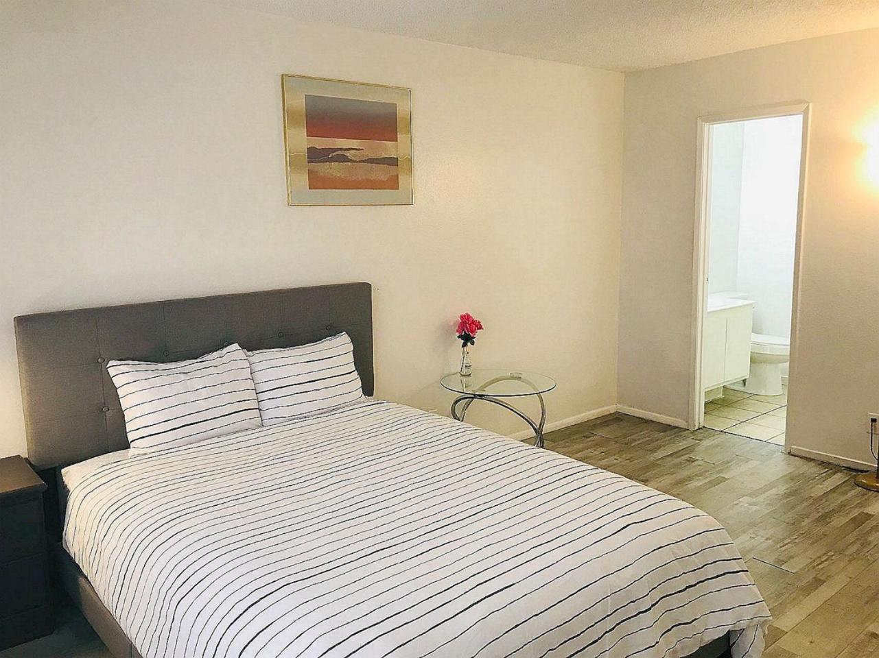 Super 1 Bedroom With Private Bathroom, Shared Kitchen -3 Homestay *
