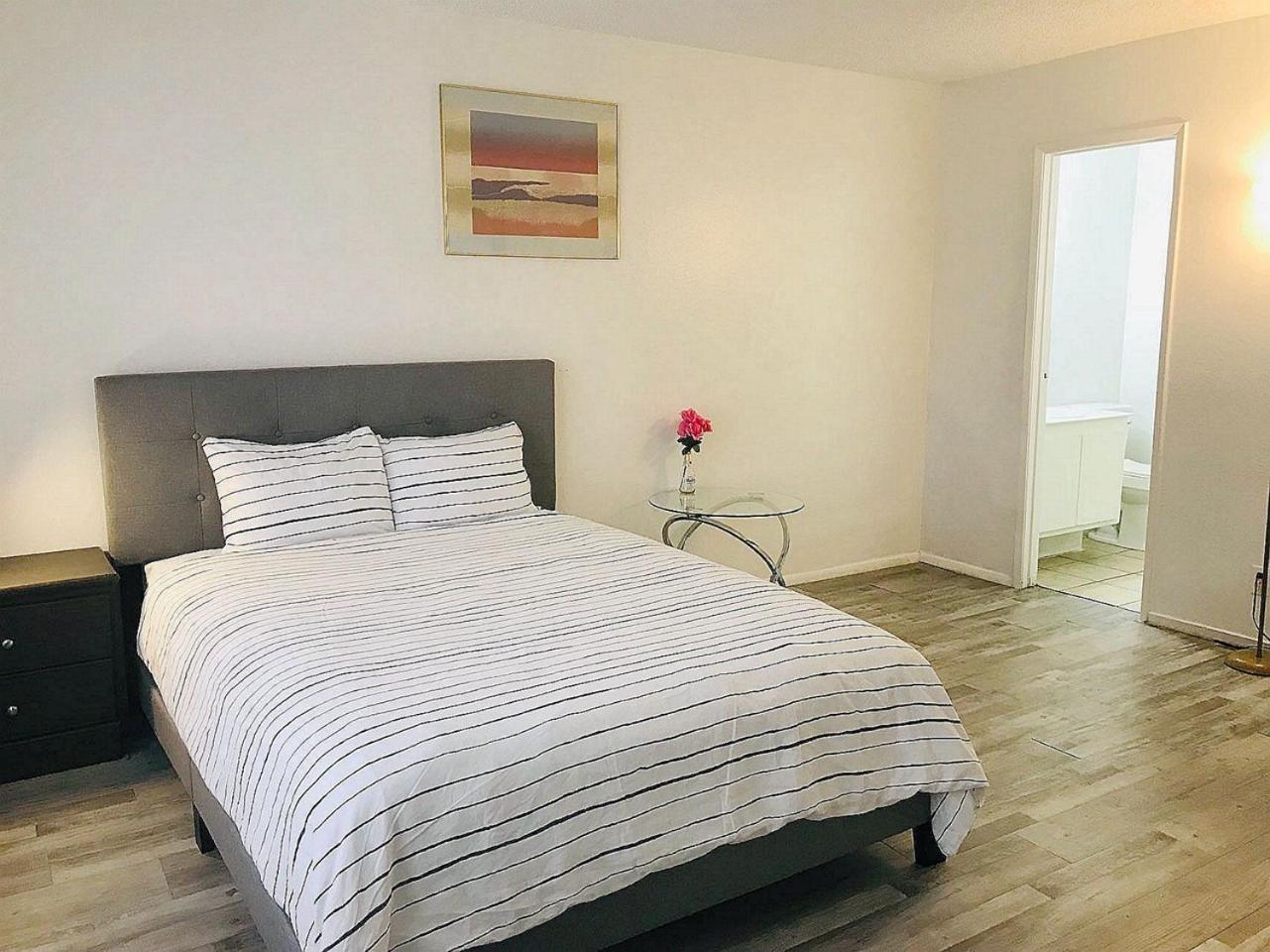 Super 1 Bedroom With Private Bathroom, Shared Kitchen -3 Homestay *