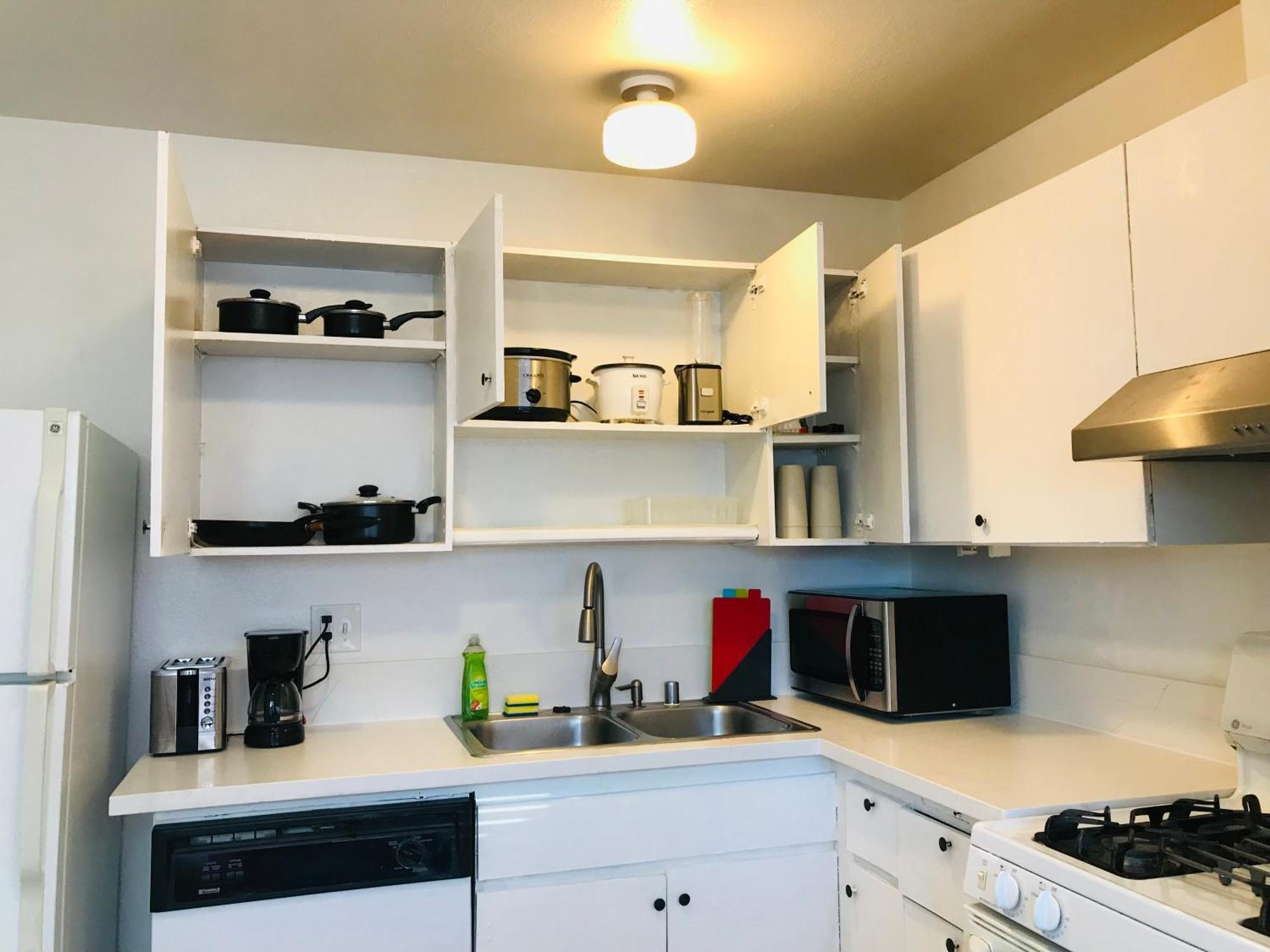 Super 1 Bedroom With Private Bathroom, Shared Kitchen -3 Homestay