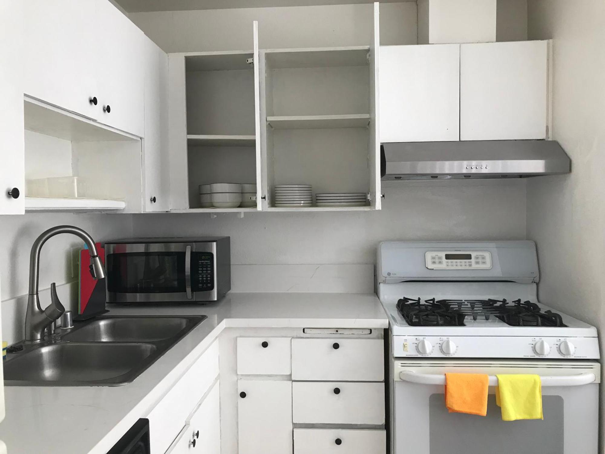 Super 1 Bedroom With Private Bathroom, Shared Kitchen -3 * Las Vegas