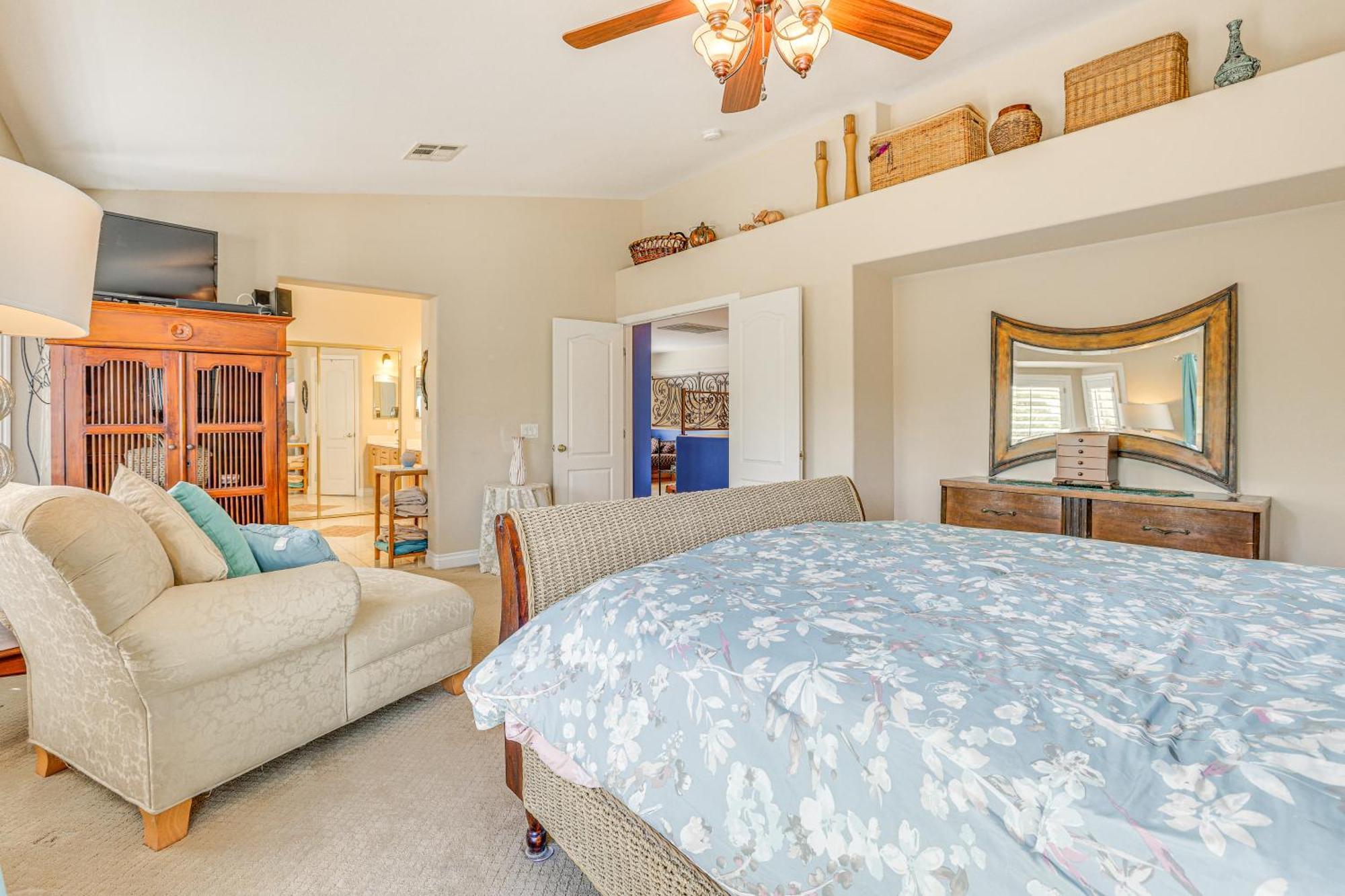 Spacious Vegas 1 Mi To Durango Casino! Holiday home
