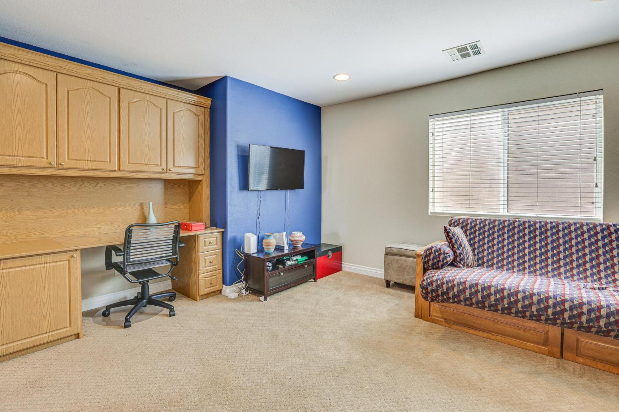 Spacious Vegas 1 Mi To Durango Casino! Holiday home *