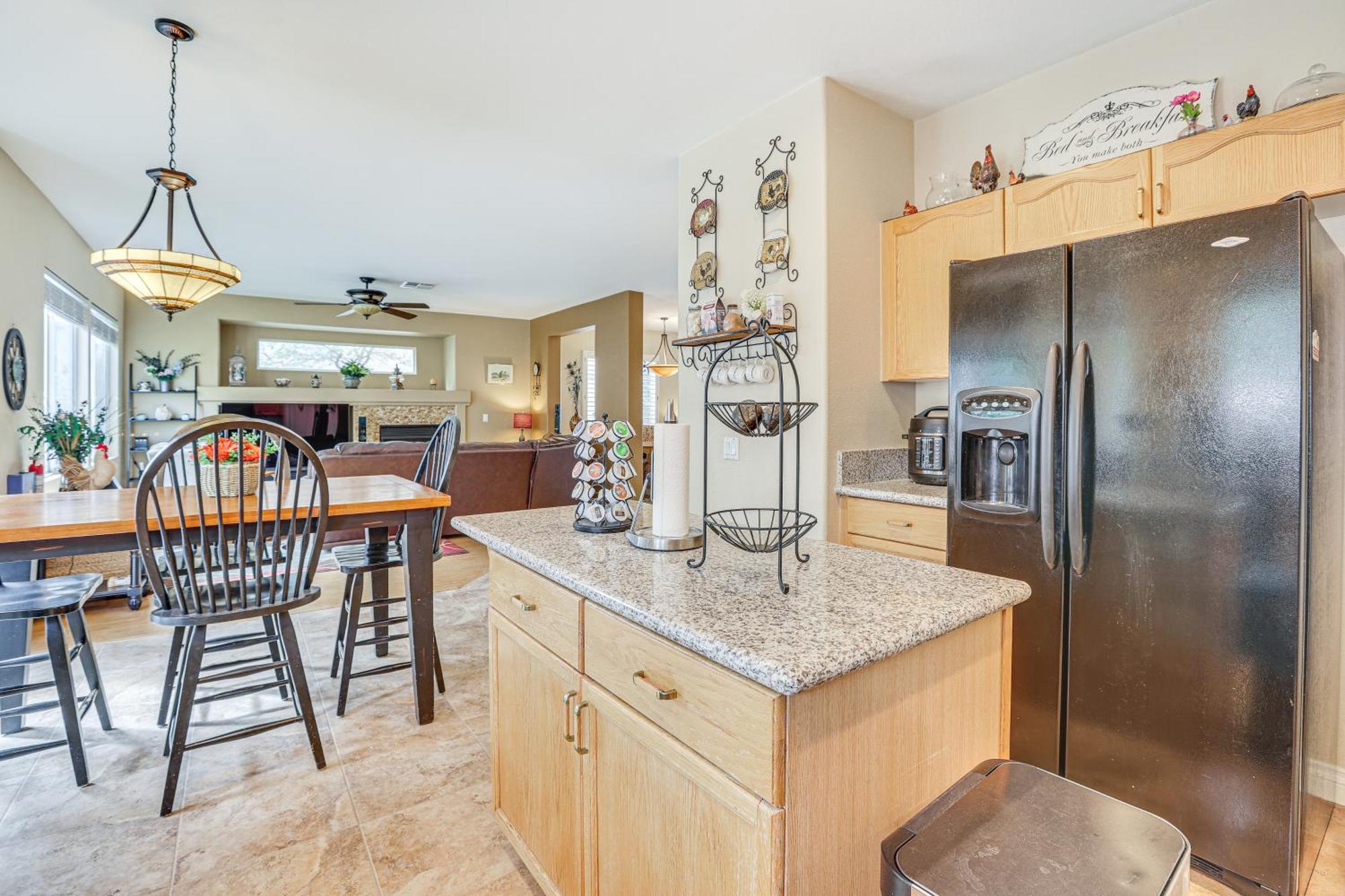 Spacious Vegas 1 Mi To Durango Casino! Holiday home