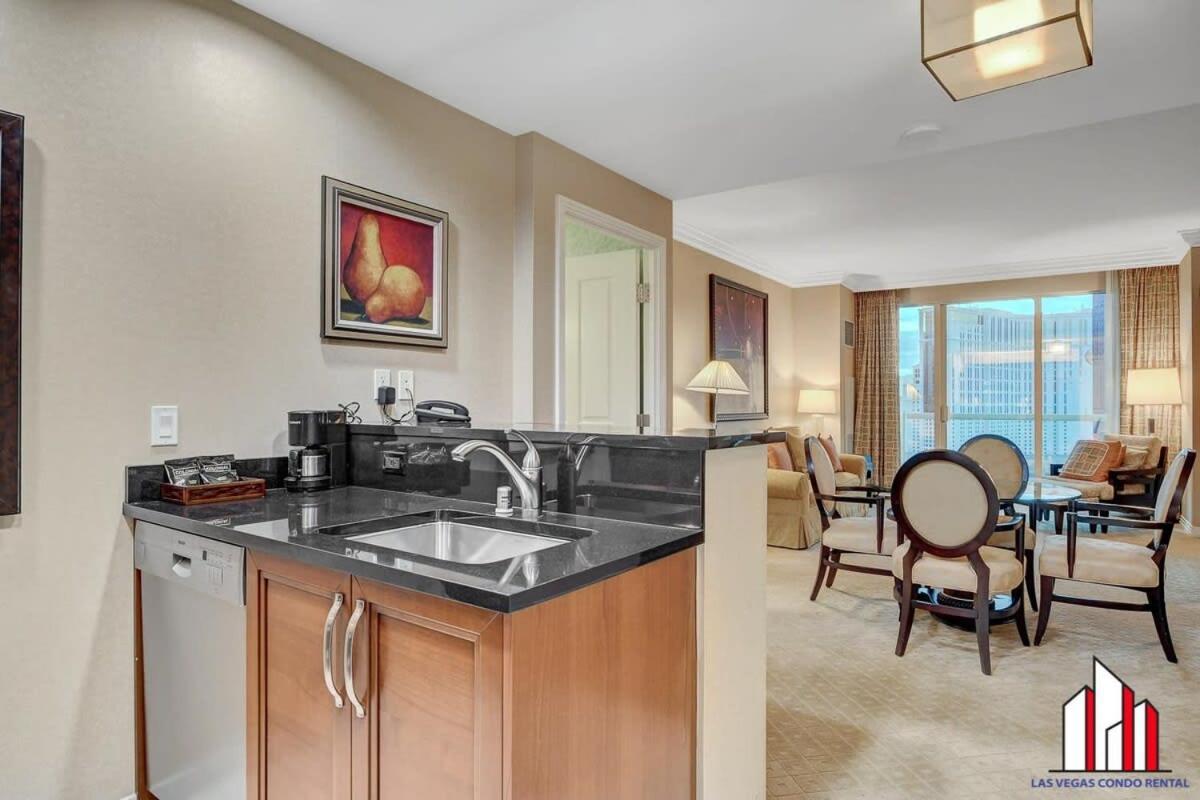 Holiday home Mgm Signature-18-701 1br2ba Strip View Balcony *
