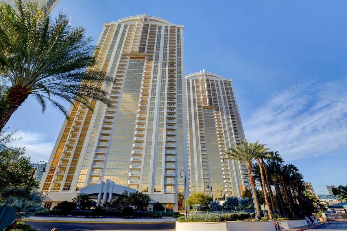 Holiday home Mgm Signature-18-701 1br2ba Strip View Balcony